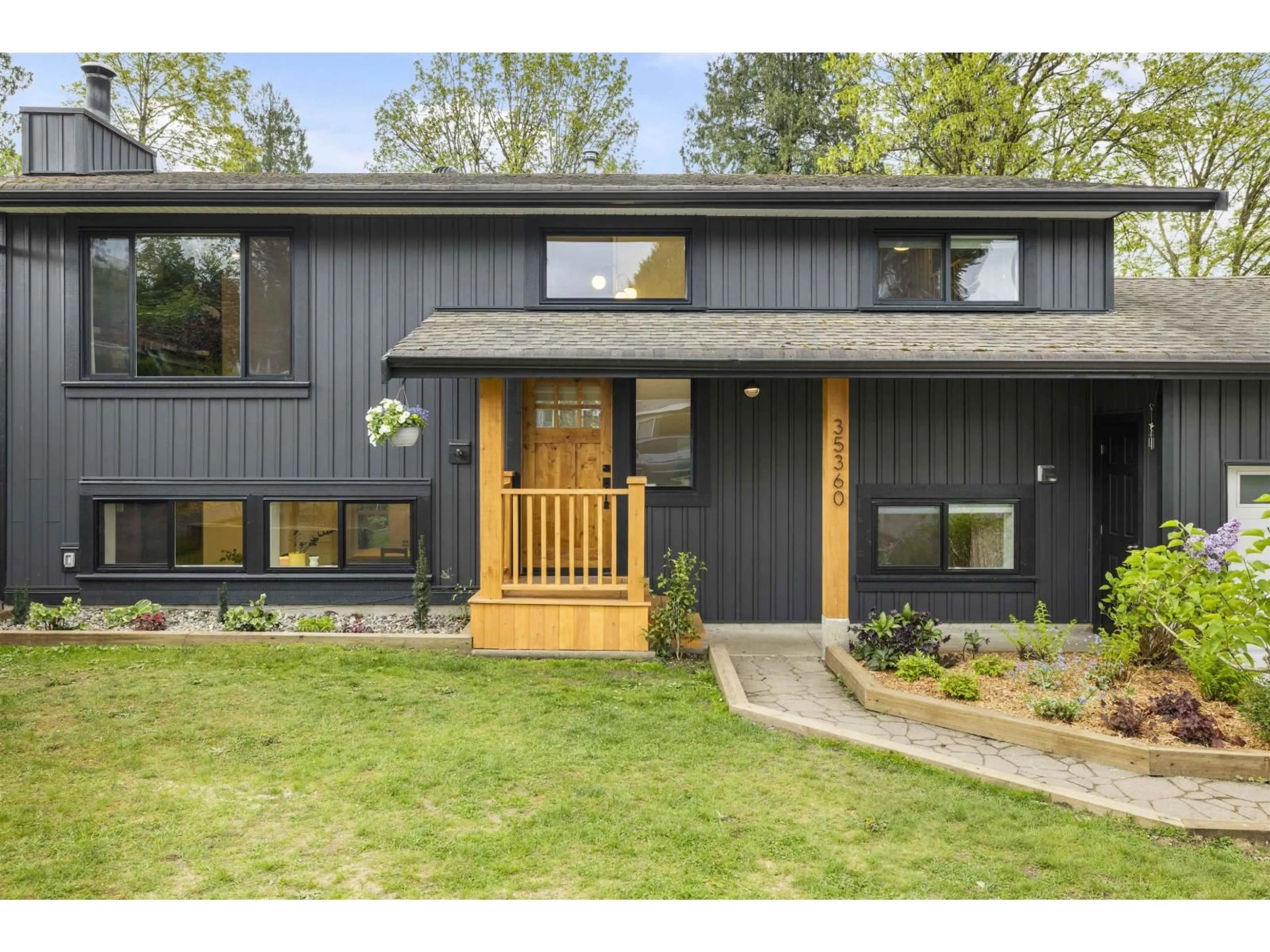 Home with brick exterior material, mountain view for 35360 SELKIRK AVENUE, Abbotsford British Columbia V2S8L2