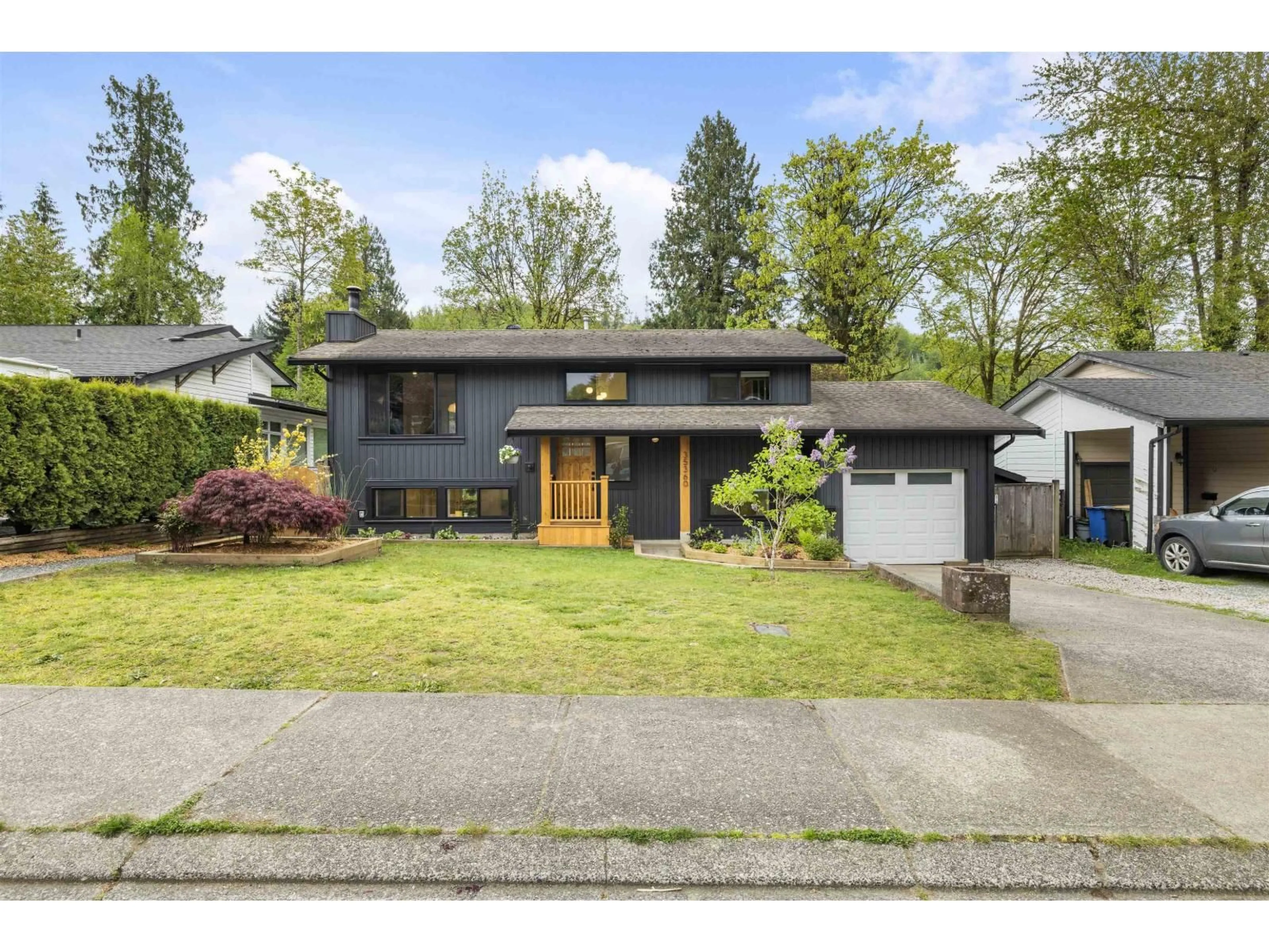 Home with vinyl exterior material, street for 35360 SELKIRK AVENUE, Abbotsford British Columbia V2S8L2
