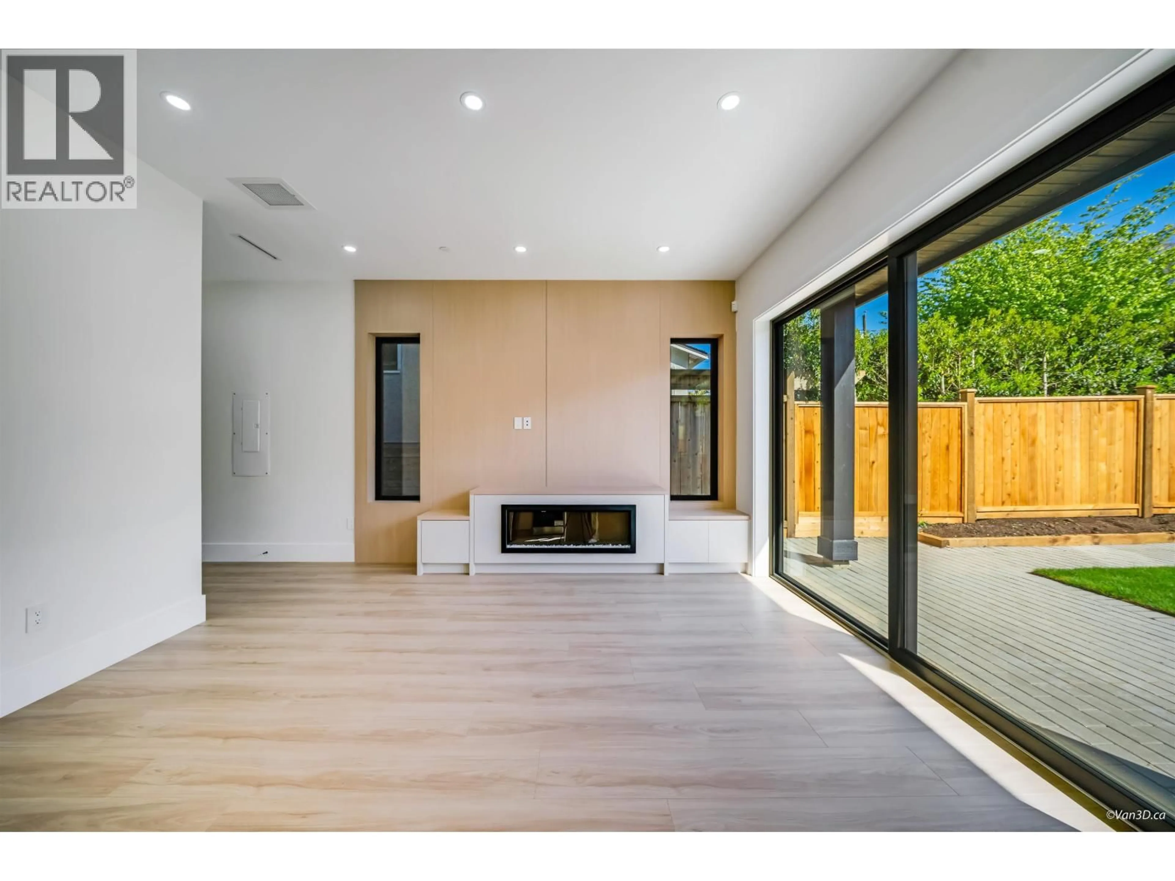 Unknown for 2 - 2636 MCGILL STREET, Vancouver British Columbia V5K1H3