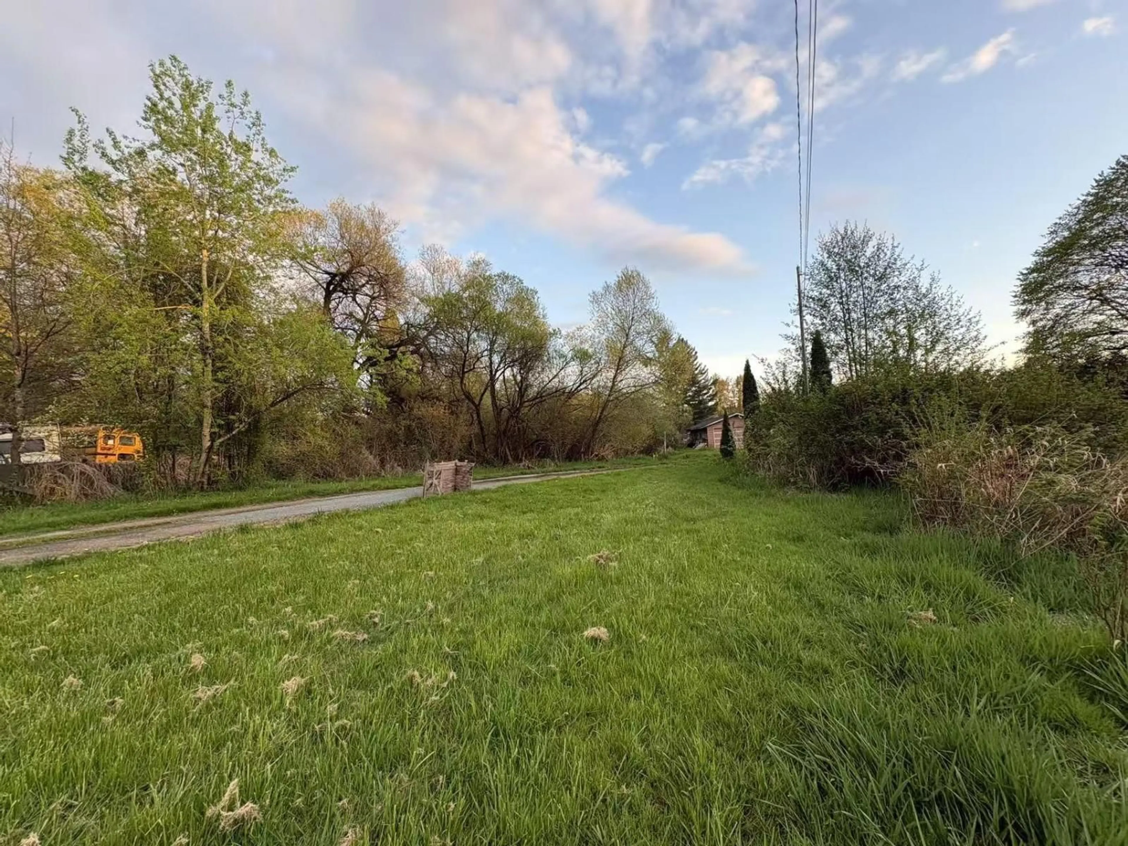 Blurry image for 18106 32 AVENUE, Surrey British Columbia V3Z1C6