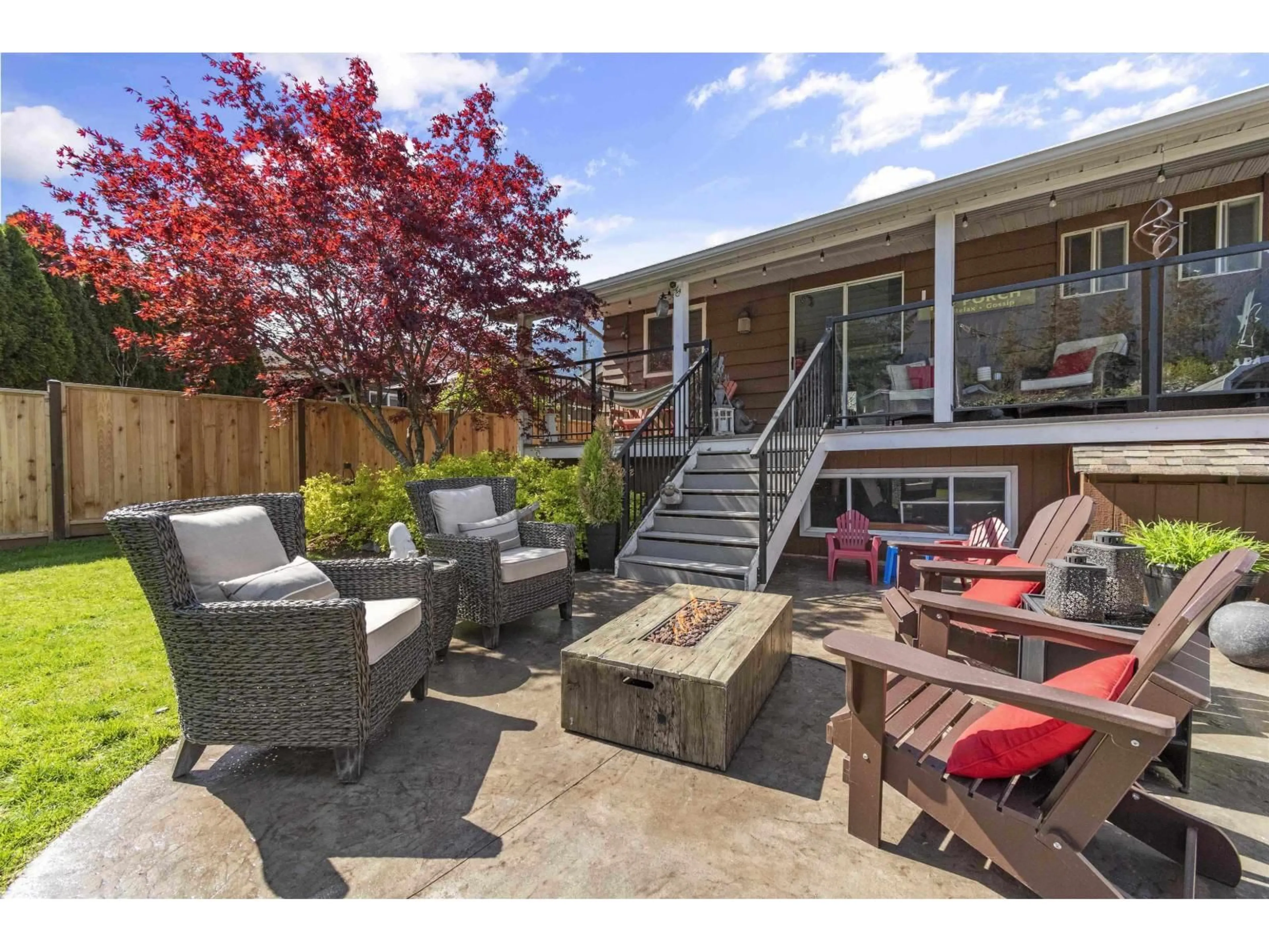 Patio, street for 650 PARK STREET, Hope British Columbia V0X1L0