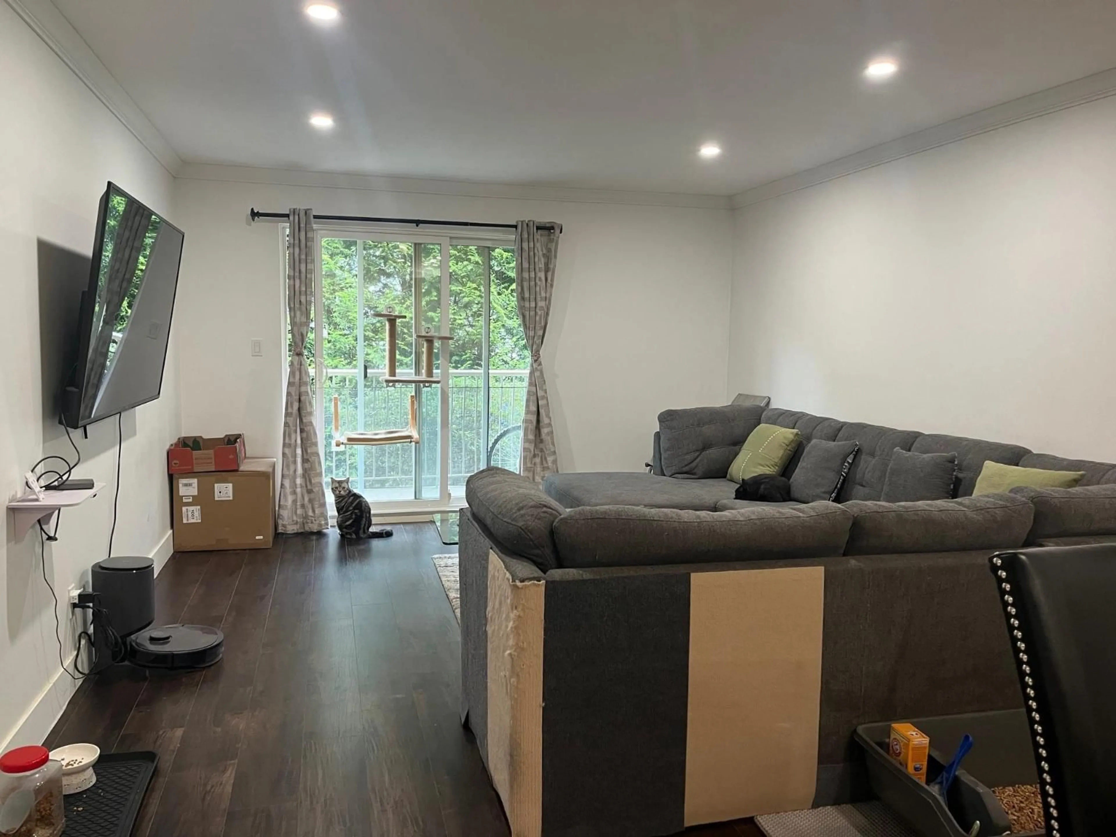 Living room with furniture, wood/laminate floor for 213 - 7694 EVANS ROAD, Sardis British Columbia V2R3W3