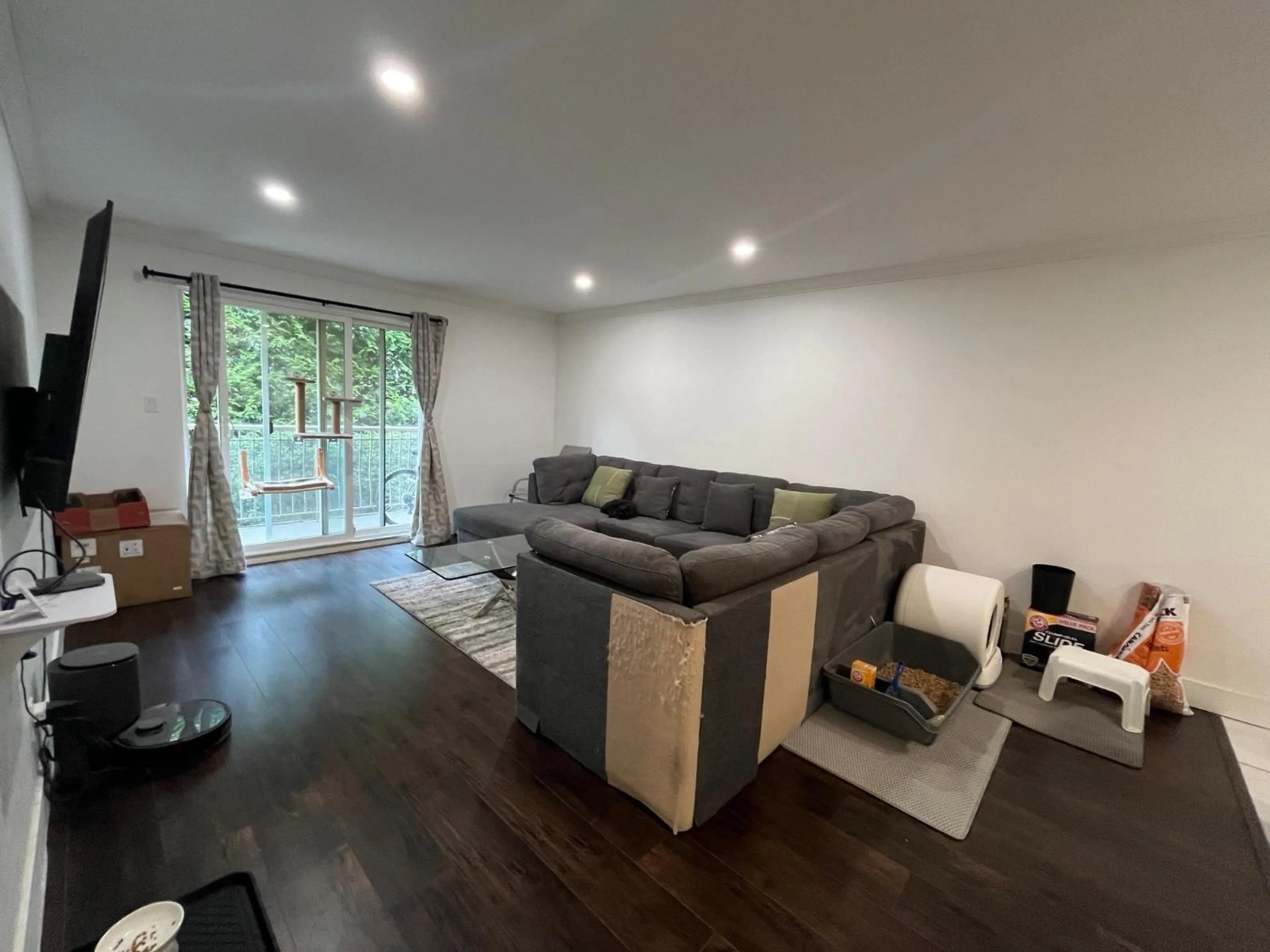 Living room with furniture, wood/laminate floor for 213 - 7694 EVANS ROAD, Sardis British Columbia V2R3W3