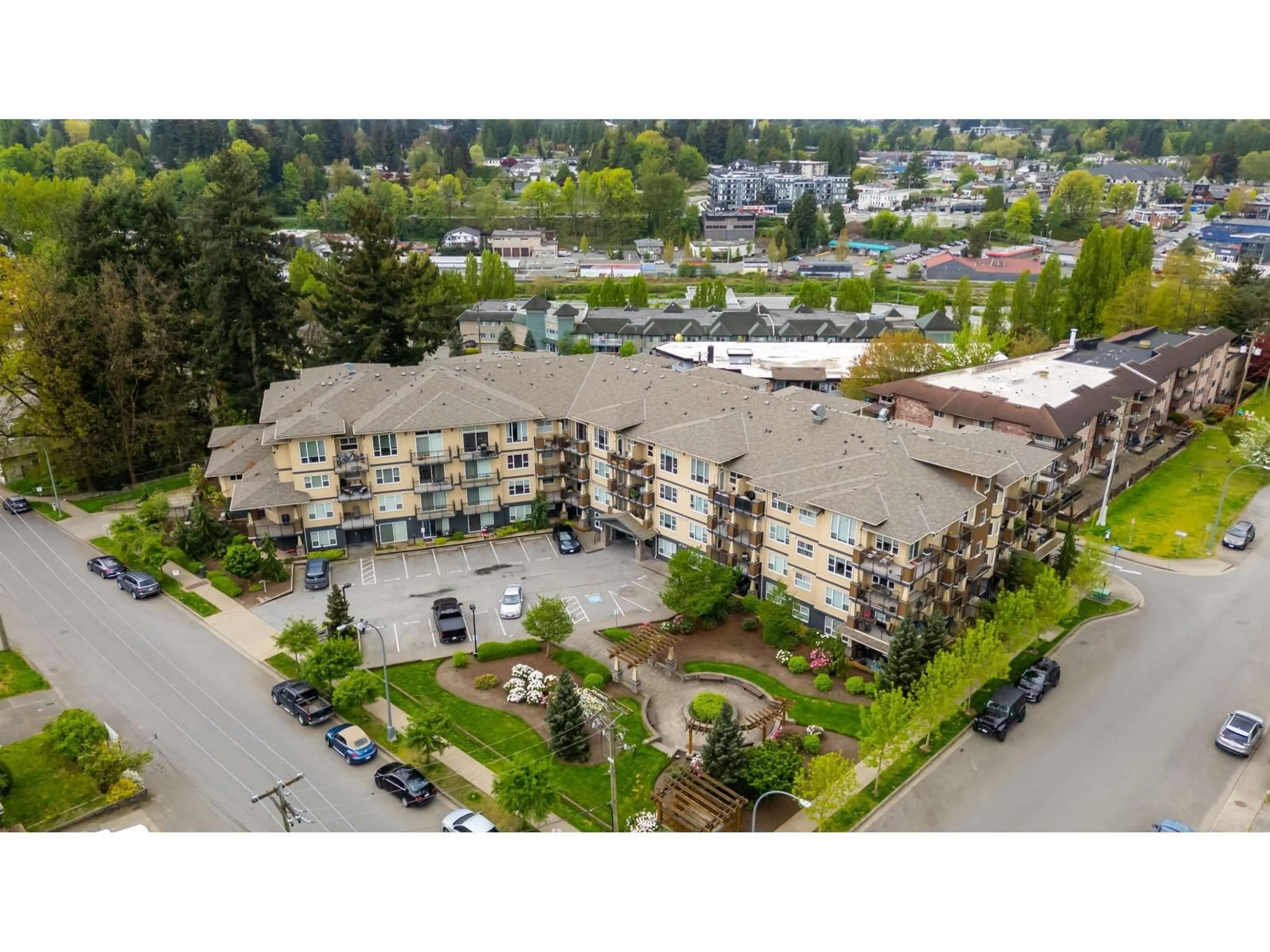 A pic from outside/outdoor area/front of a property/back of a property/a pic from drone, mountain view for 320 - 2565 CAMPBELL AVENUE, Abbotsford British Columbia V2S0E3