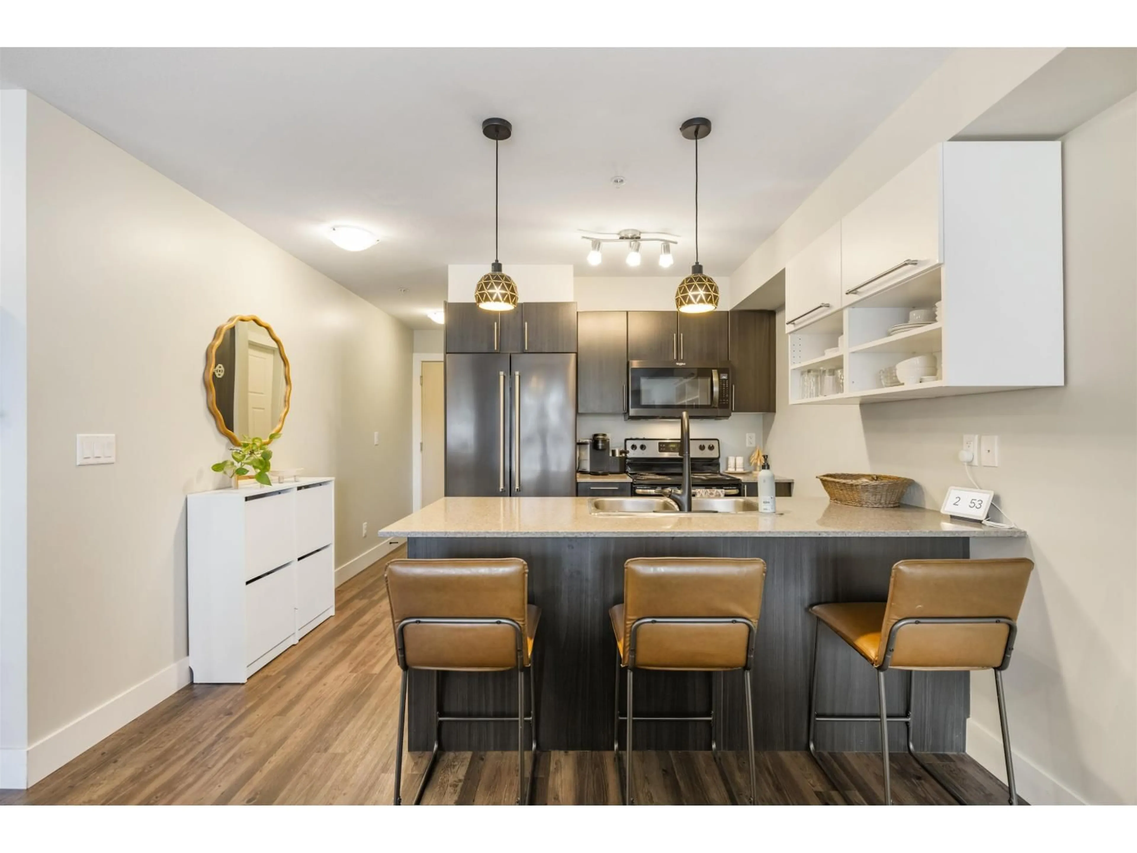 Open concept kitchen, wood/laminate floor for 320 - 2565 CAMPBELL AVENUE, Abbotsford British Columbia V2S0E3