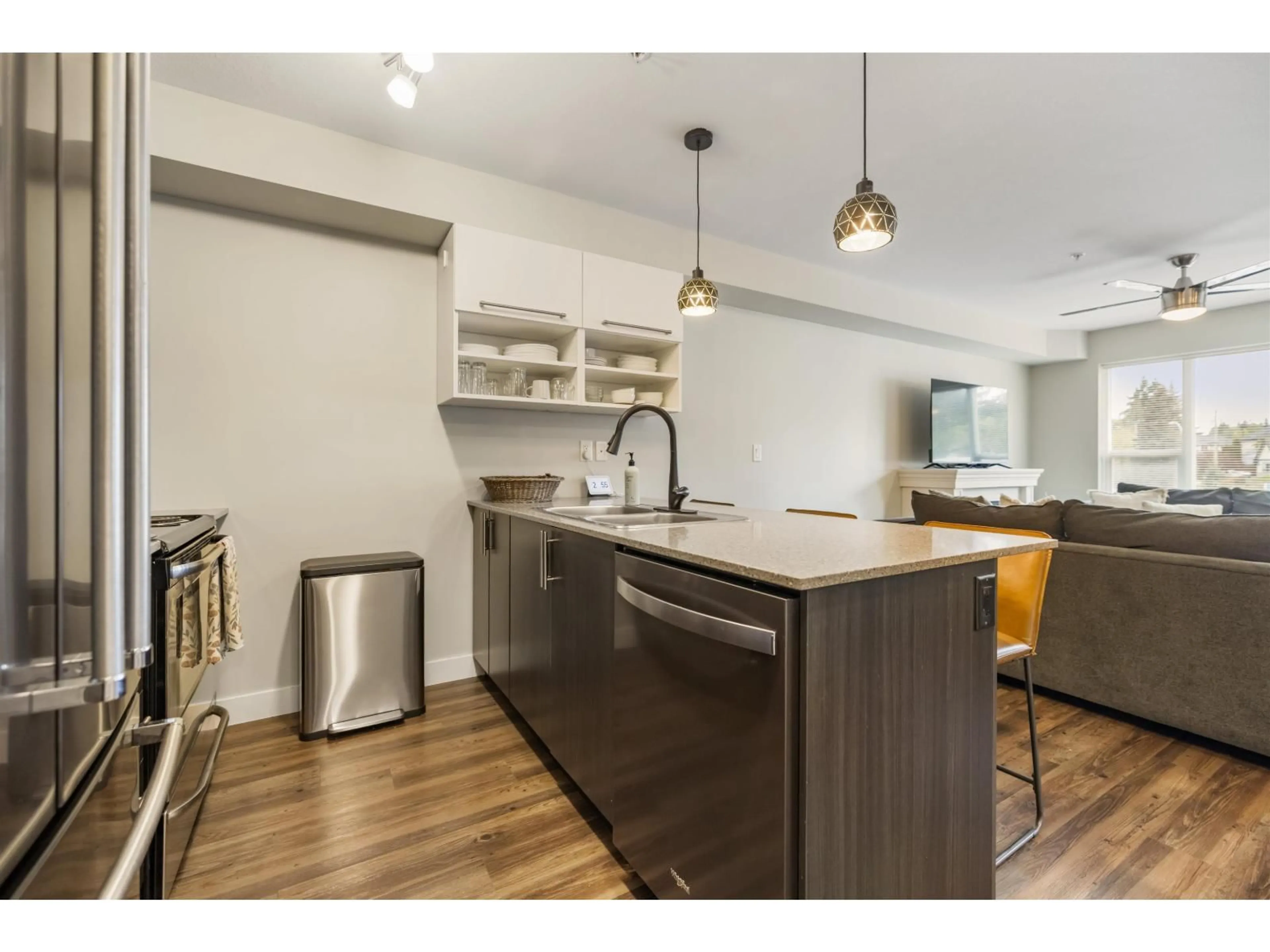 Open concept kitchen, unknown for 320 - 2565 CAMPBELL AVENUE, Abbotsford British Columbia V2S0E3