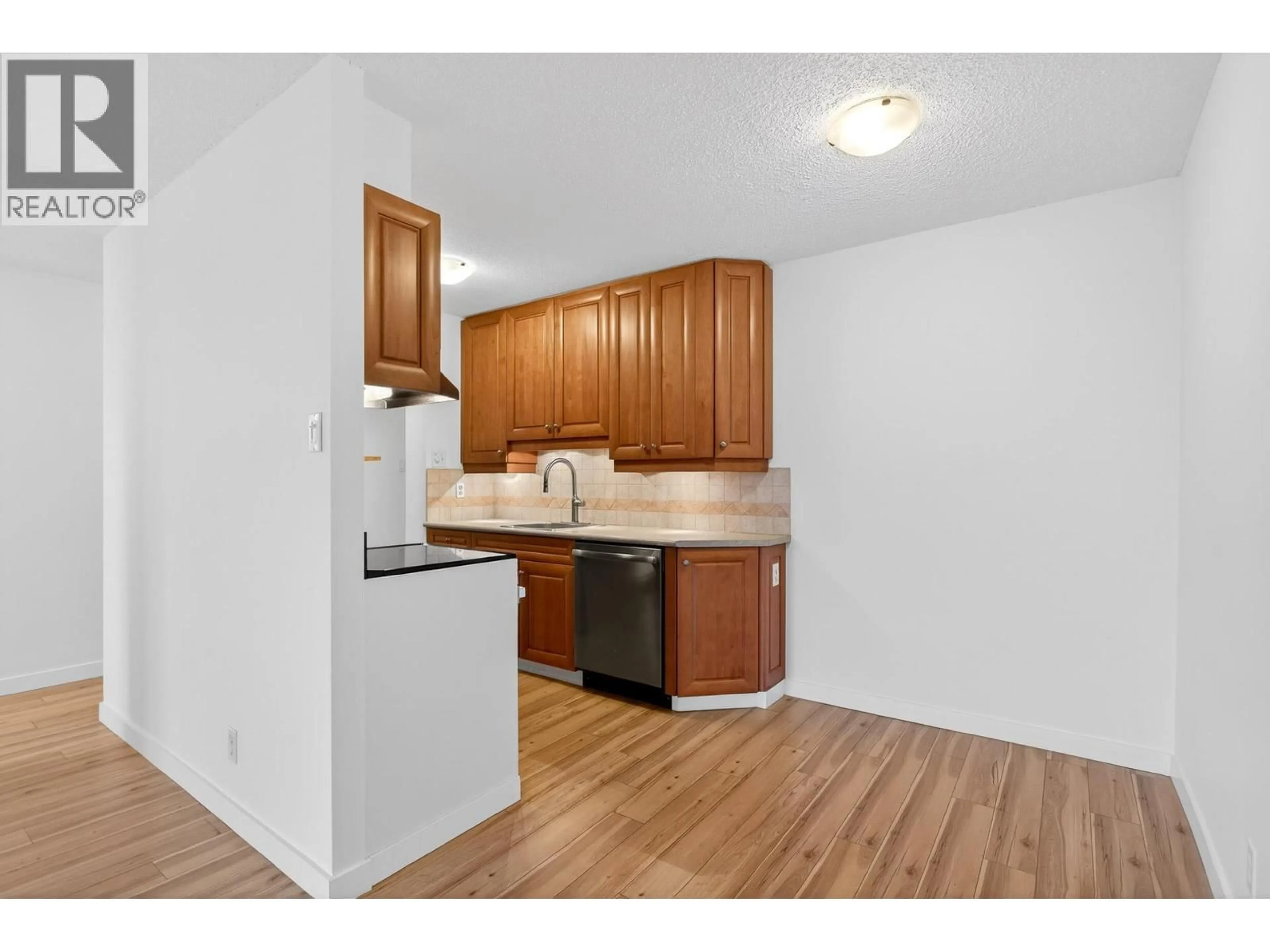 Standard kitchen, wood/laminate floor for 1306 - 2016 FULLERTON AVENUE, North Vancouver British Columbia V7N3E9