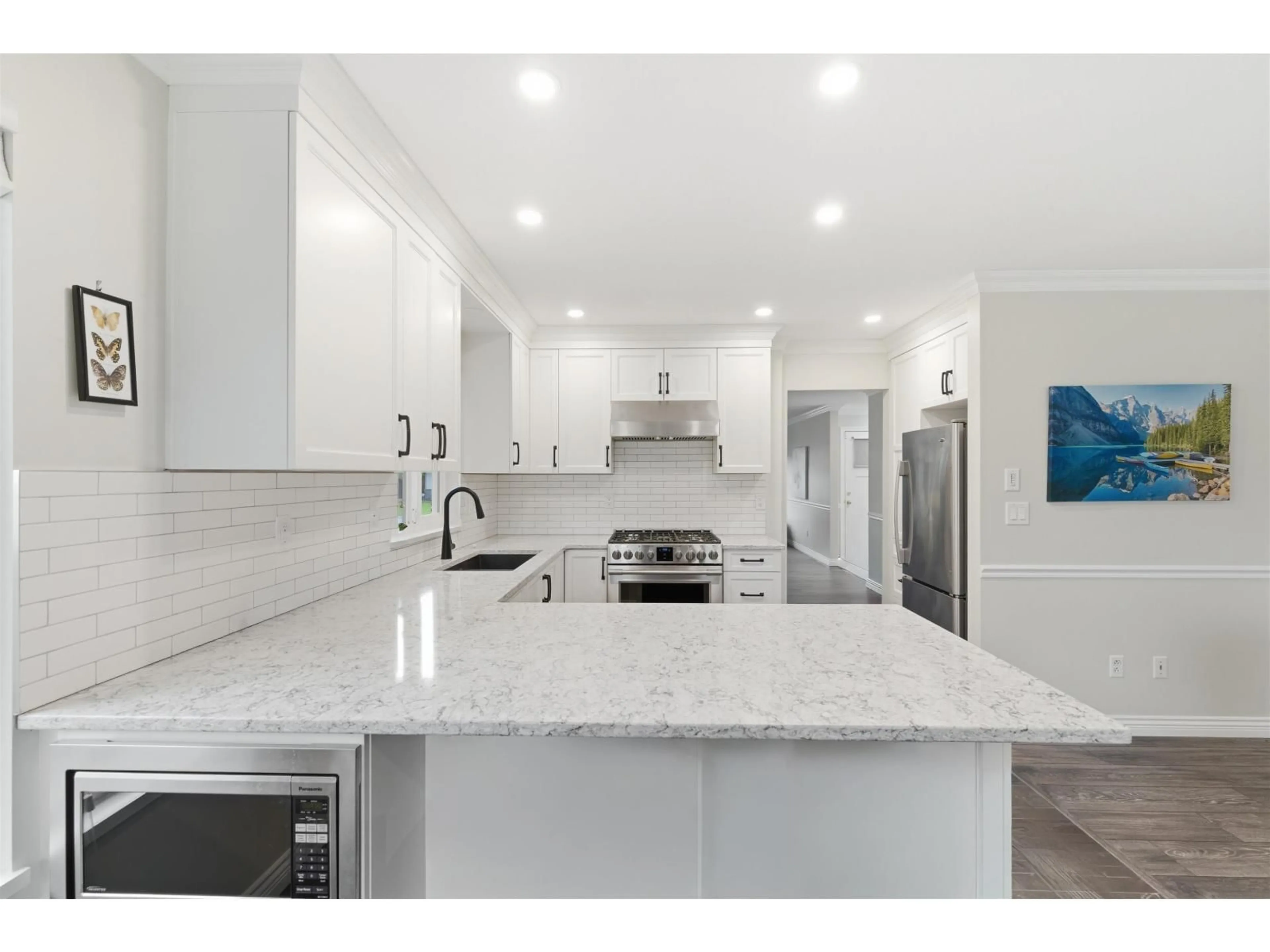 Open concept kitchen, ceramic/tile floor for 4912 208A STREET, Langley British Columbia V3A5T1