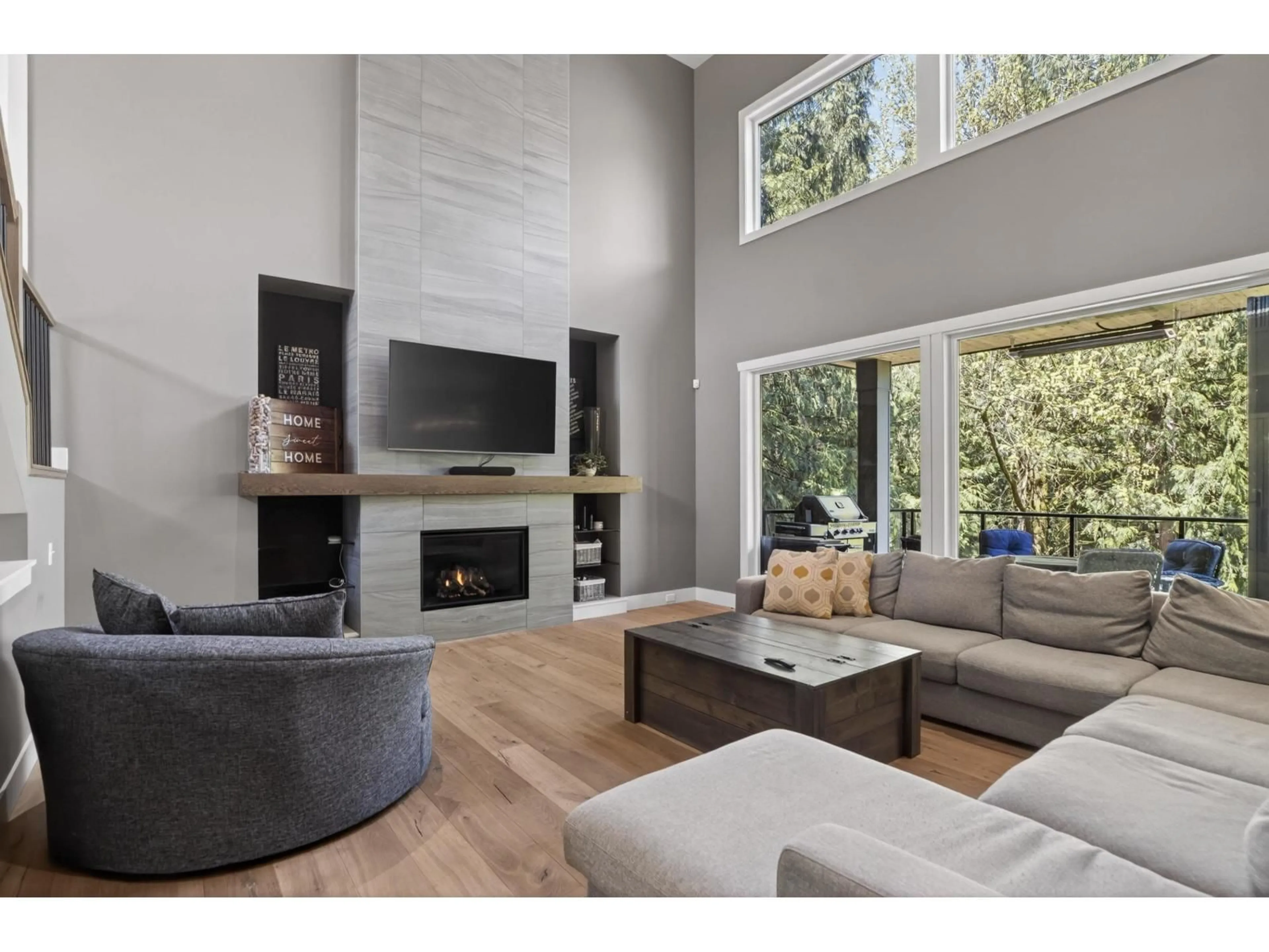 Living room with furniture, wood/laminate floor for 3 - 24453 60 AVENUE, Langley British Columbia V2Z2G5