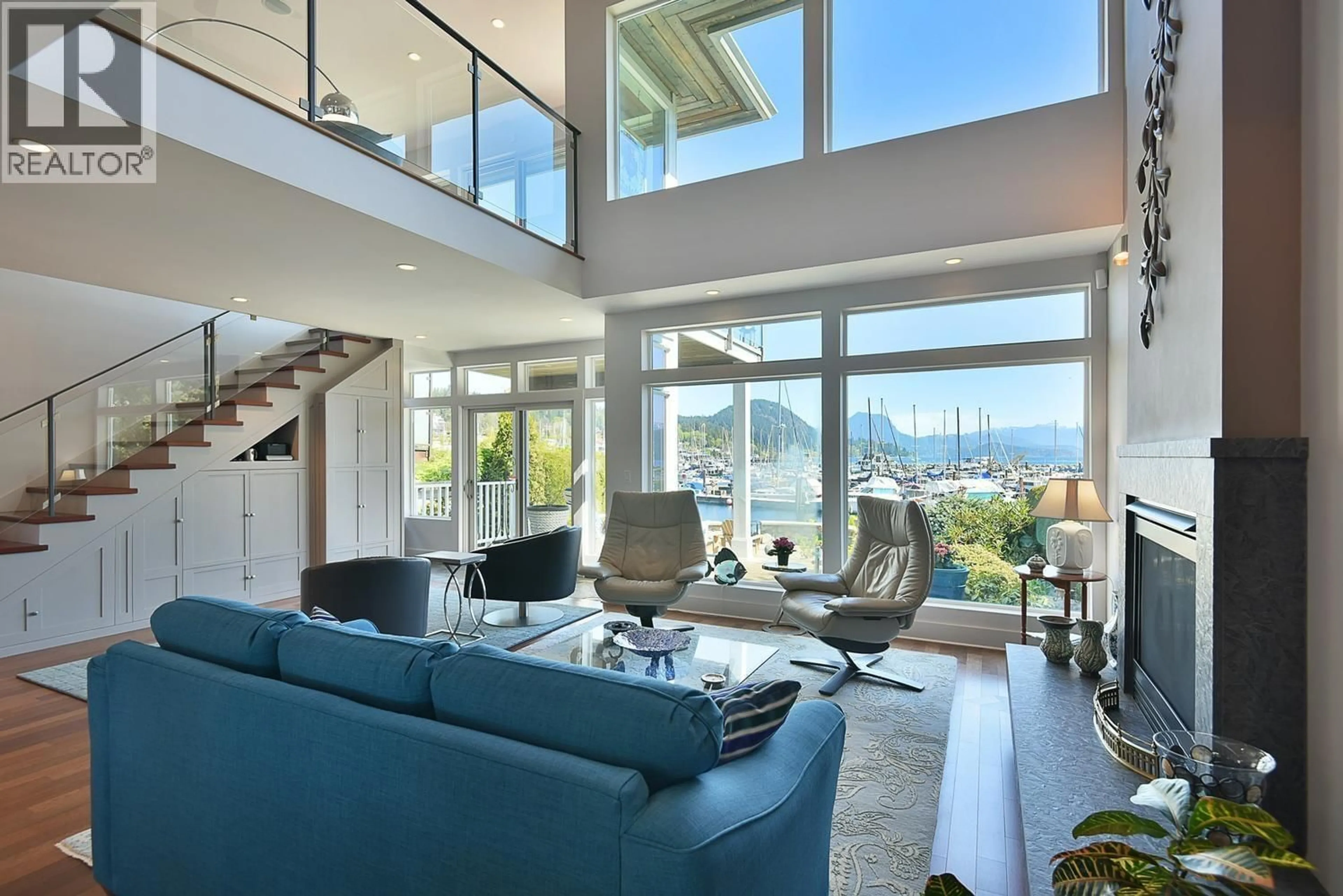 Living room with furniture, unknown for 664 BAY ROAD, Gibsons British Columbia V0N1V8
