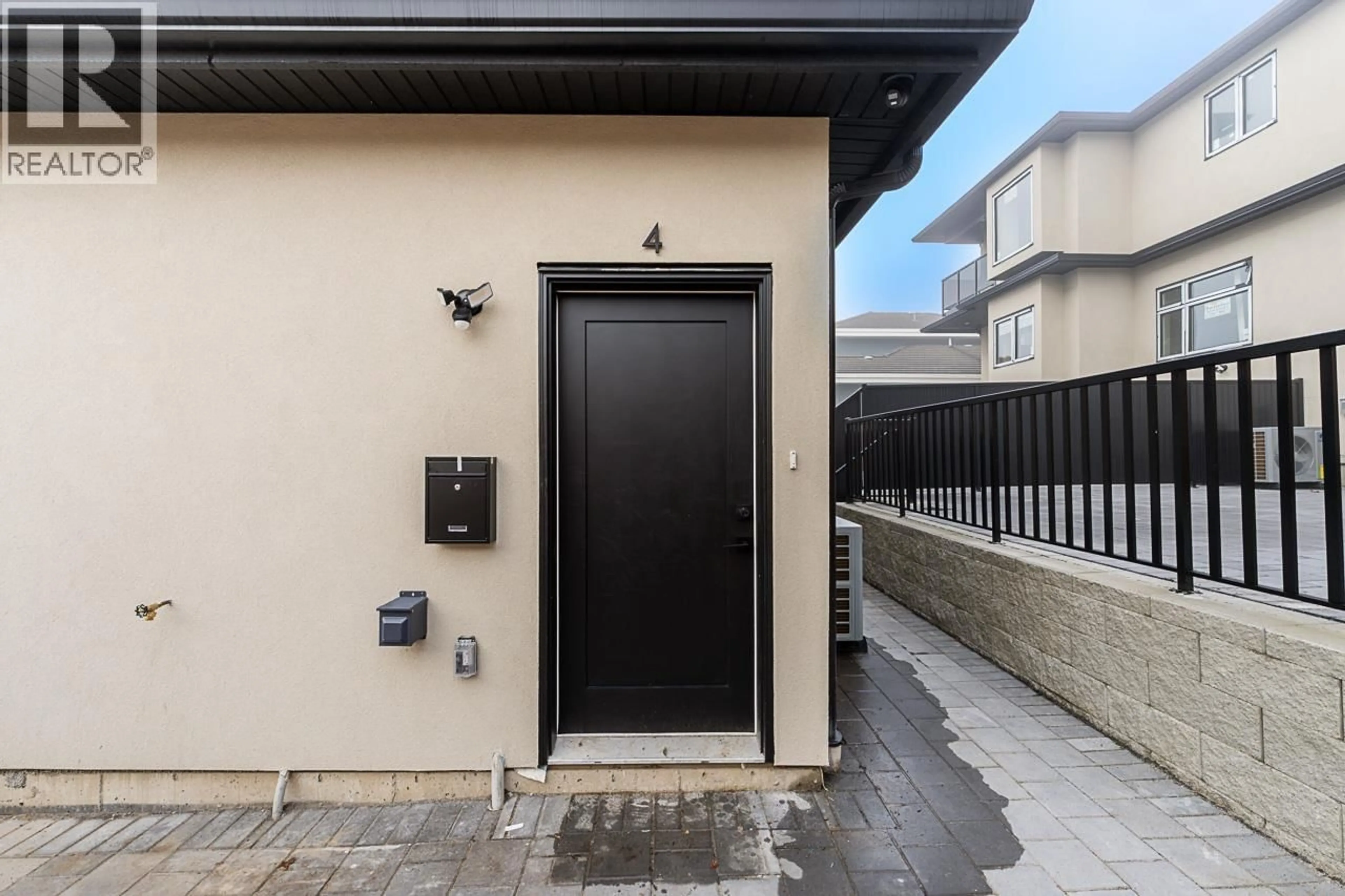 Unknown for 4 - 6554 CHARLES STREET, Burnaby British Columbia V5B2H1