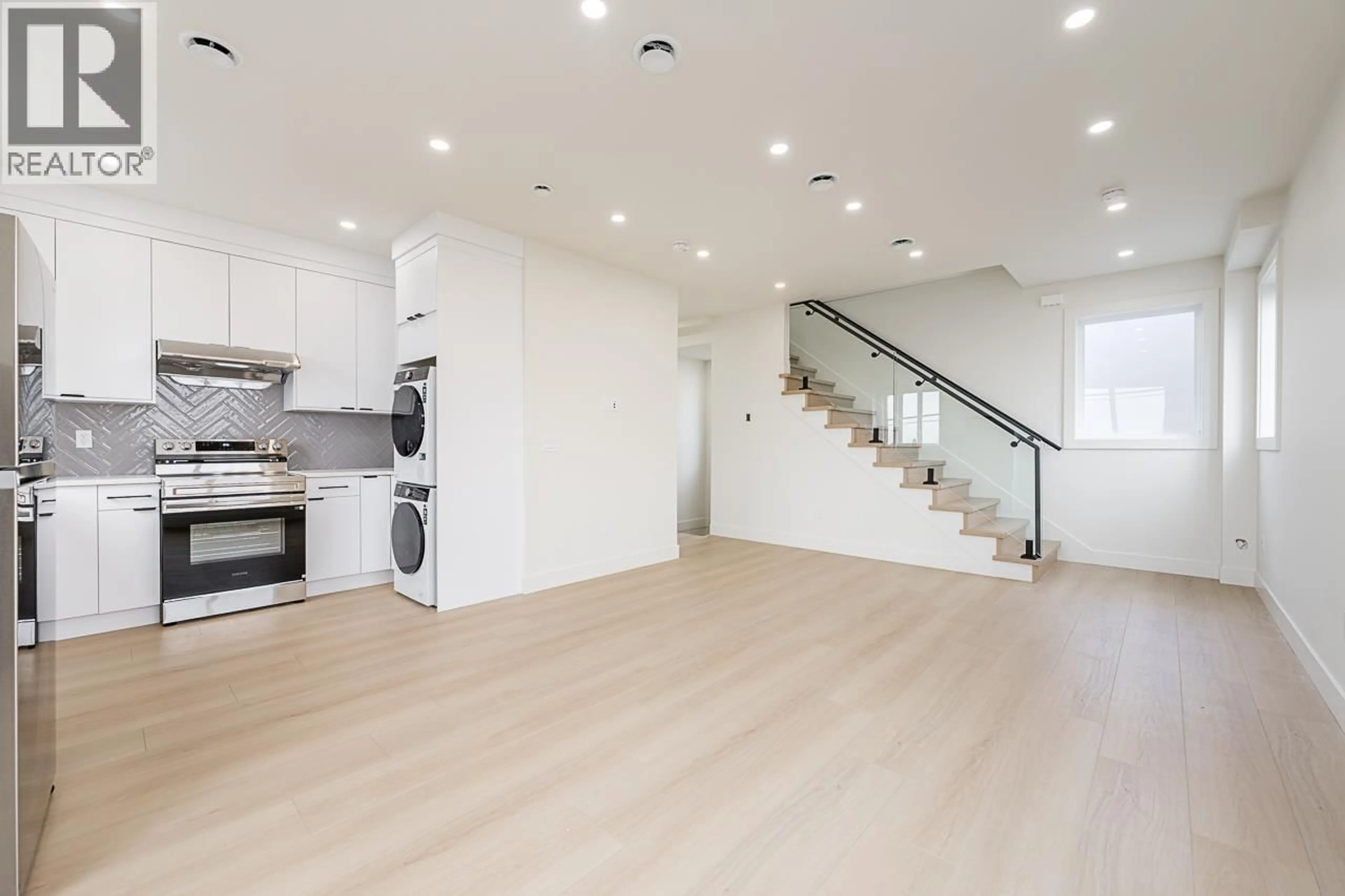 Unknown for 4 - 6554 CHARLES STREET, Burnaby British Columbia V5B2H1