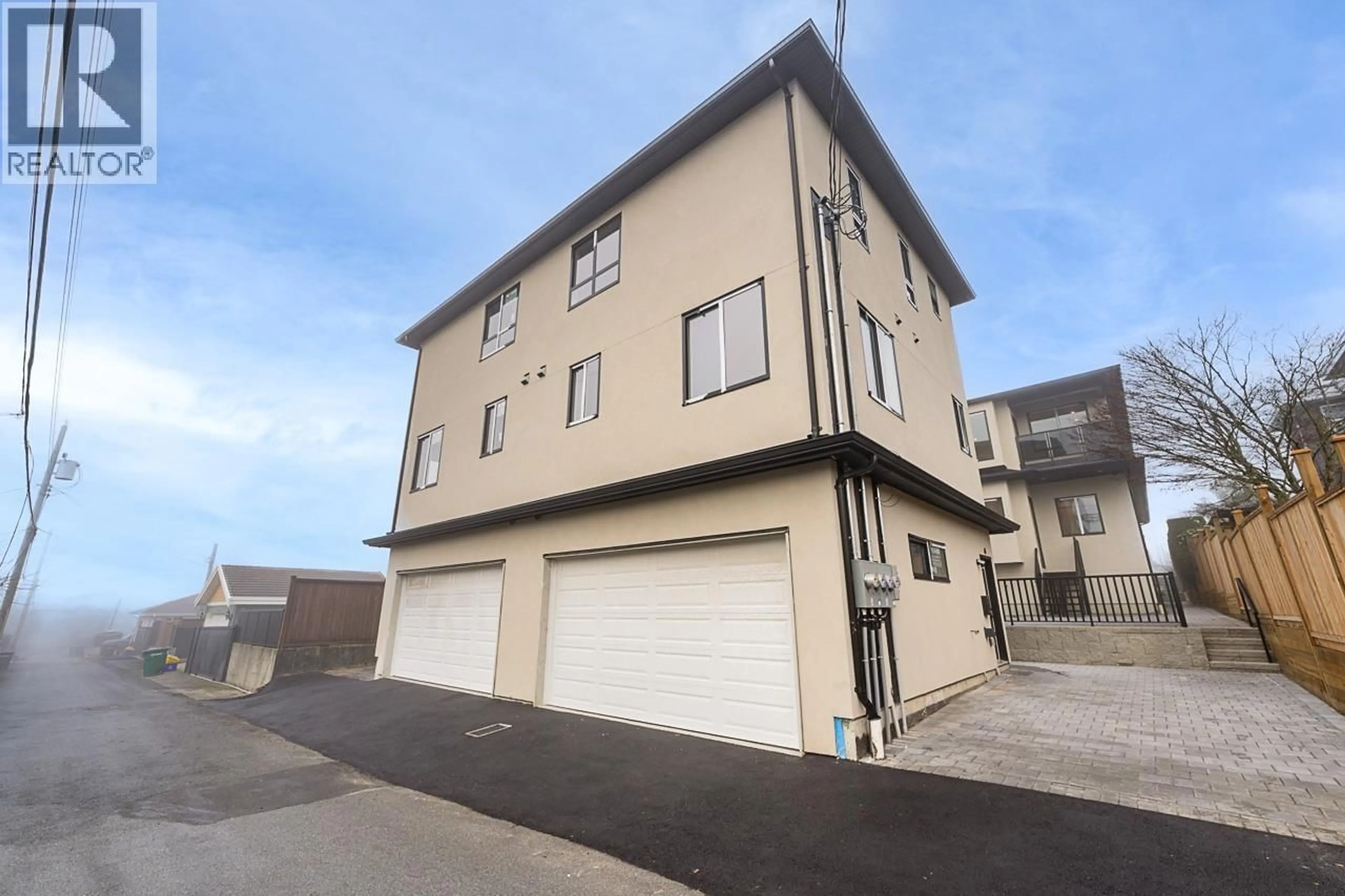 A pic from outside/outdoor area/front of a property/back of a property/a pic from drone, building for 4 - 6554 CHARLES STREET, Burnaby British Columbia V5B2H1