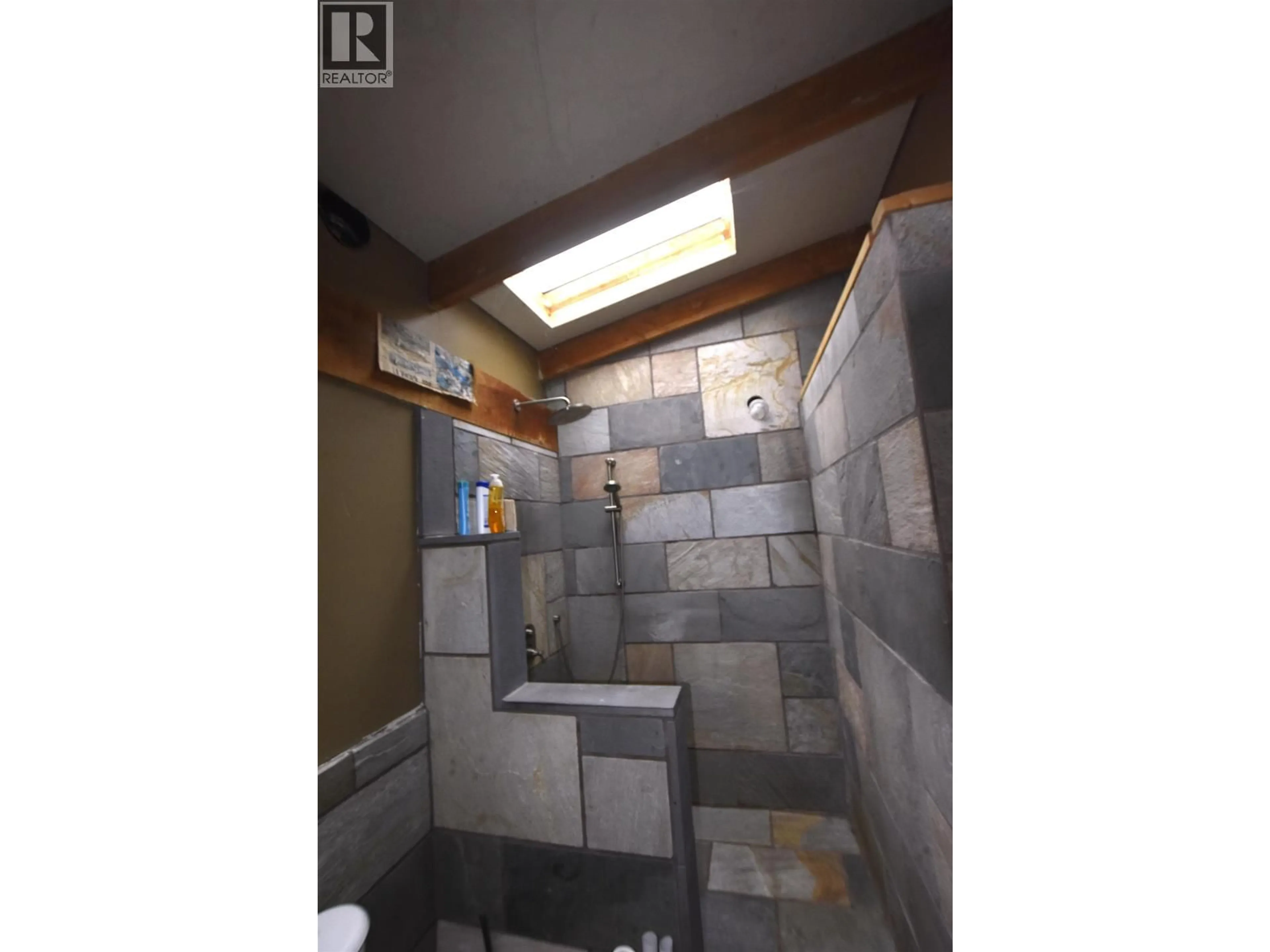 Standard bathroom, ceramic/tile floor for 509 HOLLAND STREET, New Westminster British Columbia V3M4N6