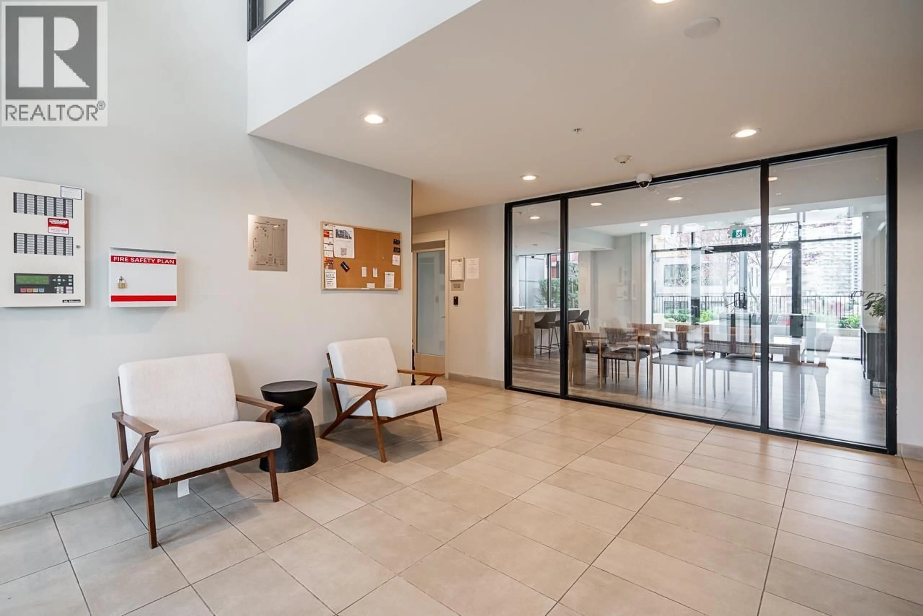Indoor foyer for 611 - 750 DOGWOOD STREET, Coquitlam British Columbia V3J4B7