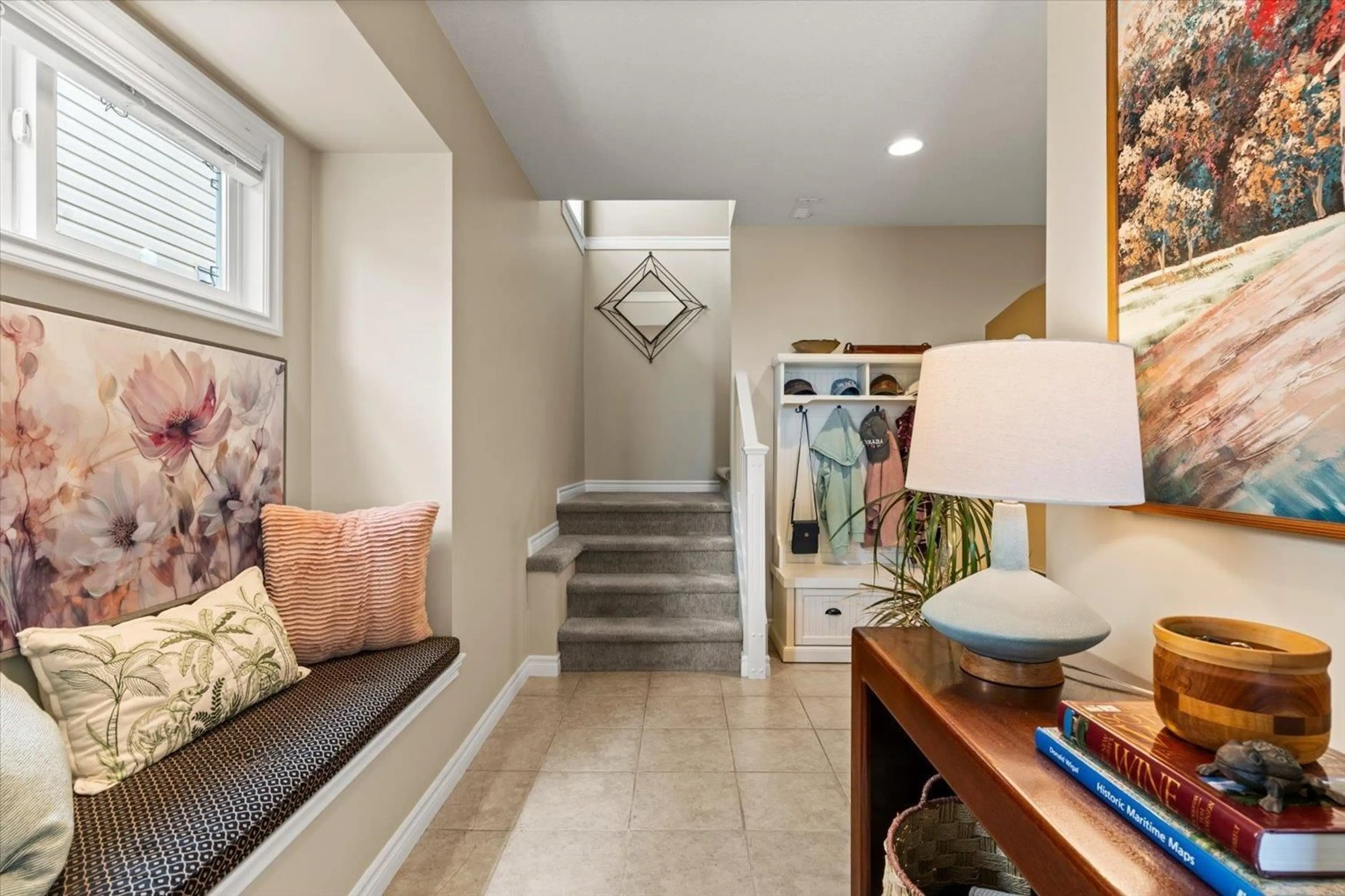 Indoor entryway for 73 - 8590 SUNRISE DRIVE, Chilliwack British Columbia V2R3Z4