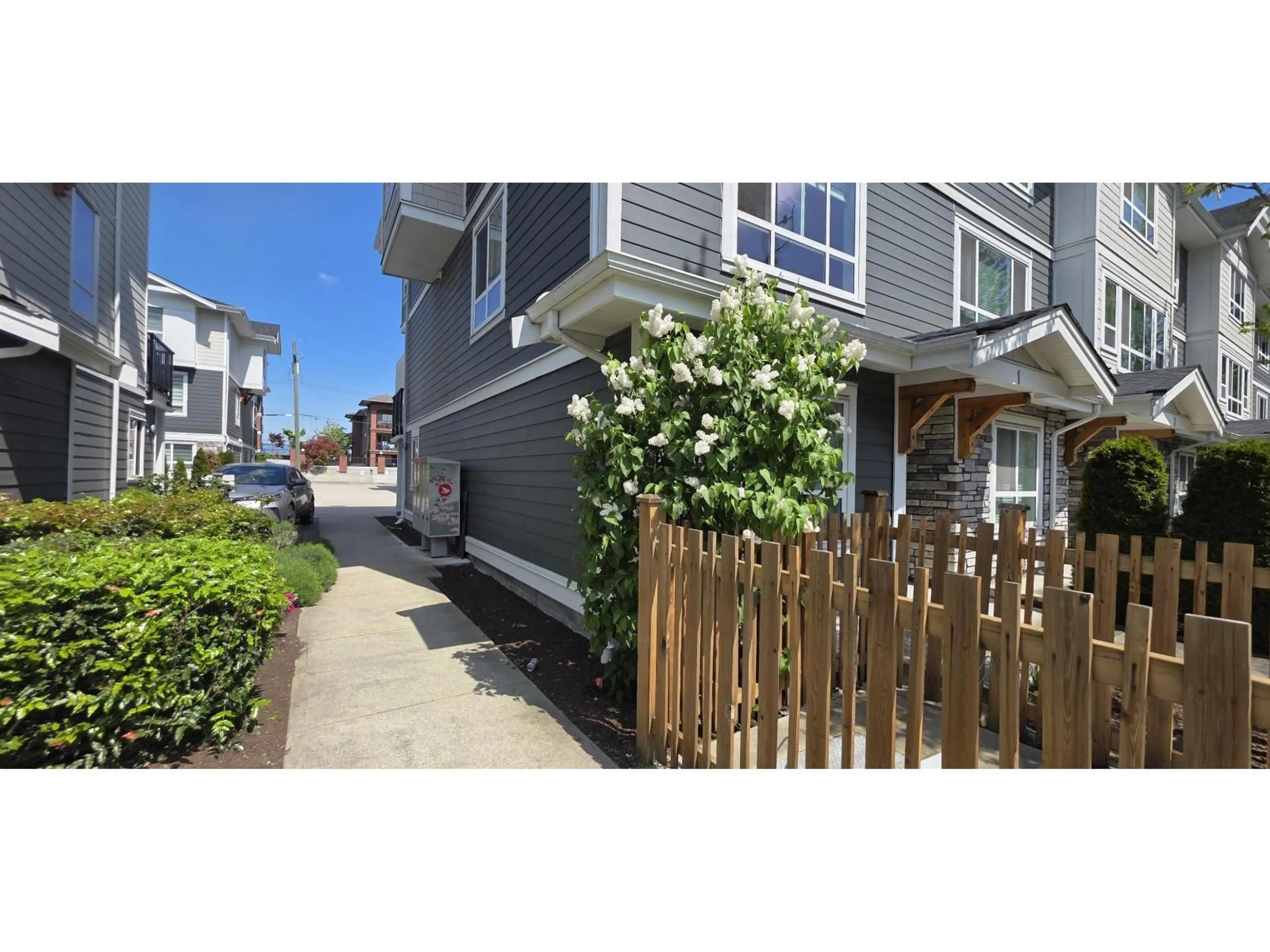 Unknown for 1 - 19753 55A AVENUE, Langley British Columbia V3A0J9