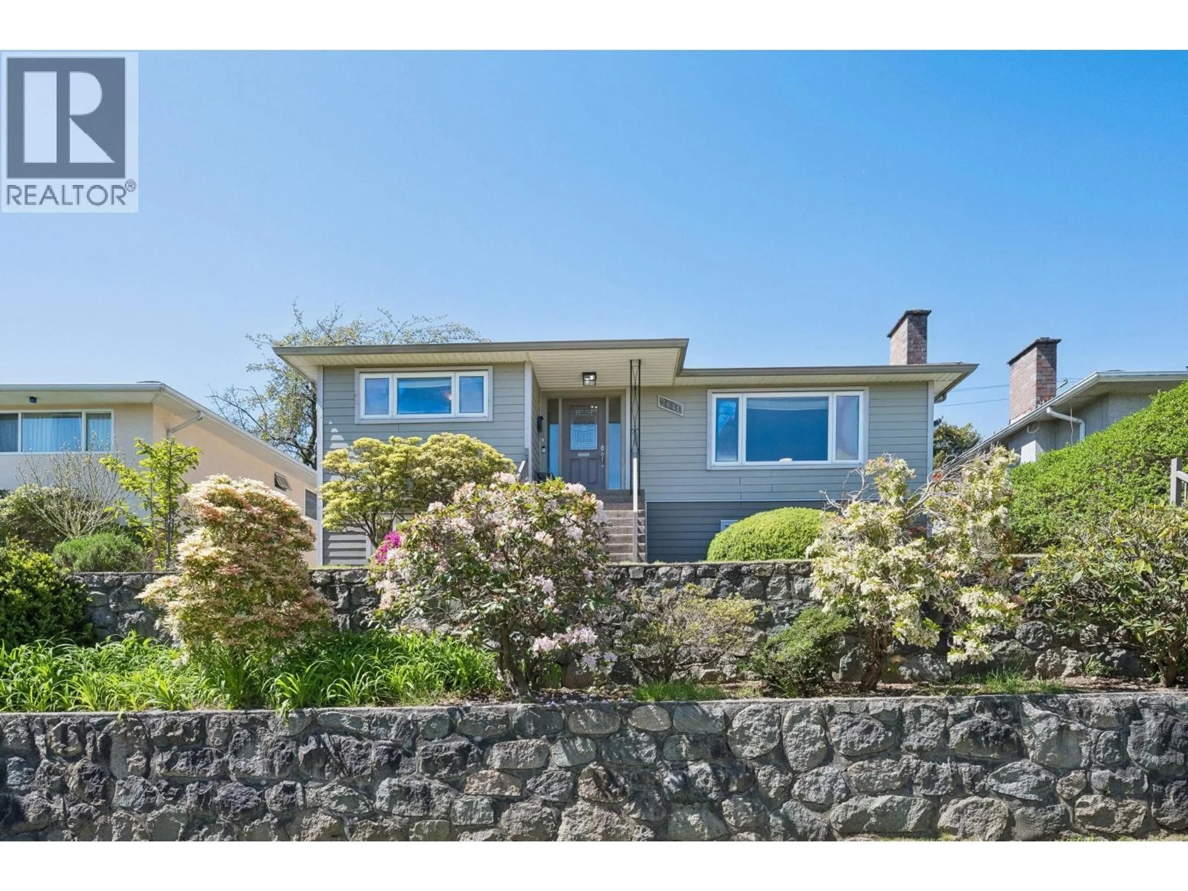 A pic from outside/outdoor area/front of a property/back of a property/a pic from drone, street for 7621 ELLIOTT STREET, Vancouver British Columbia V5S2N8