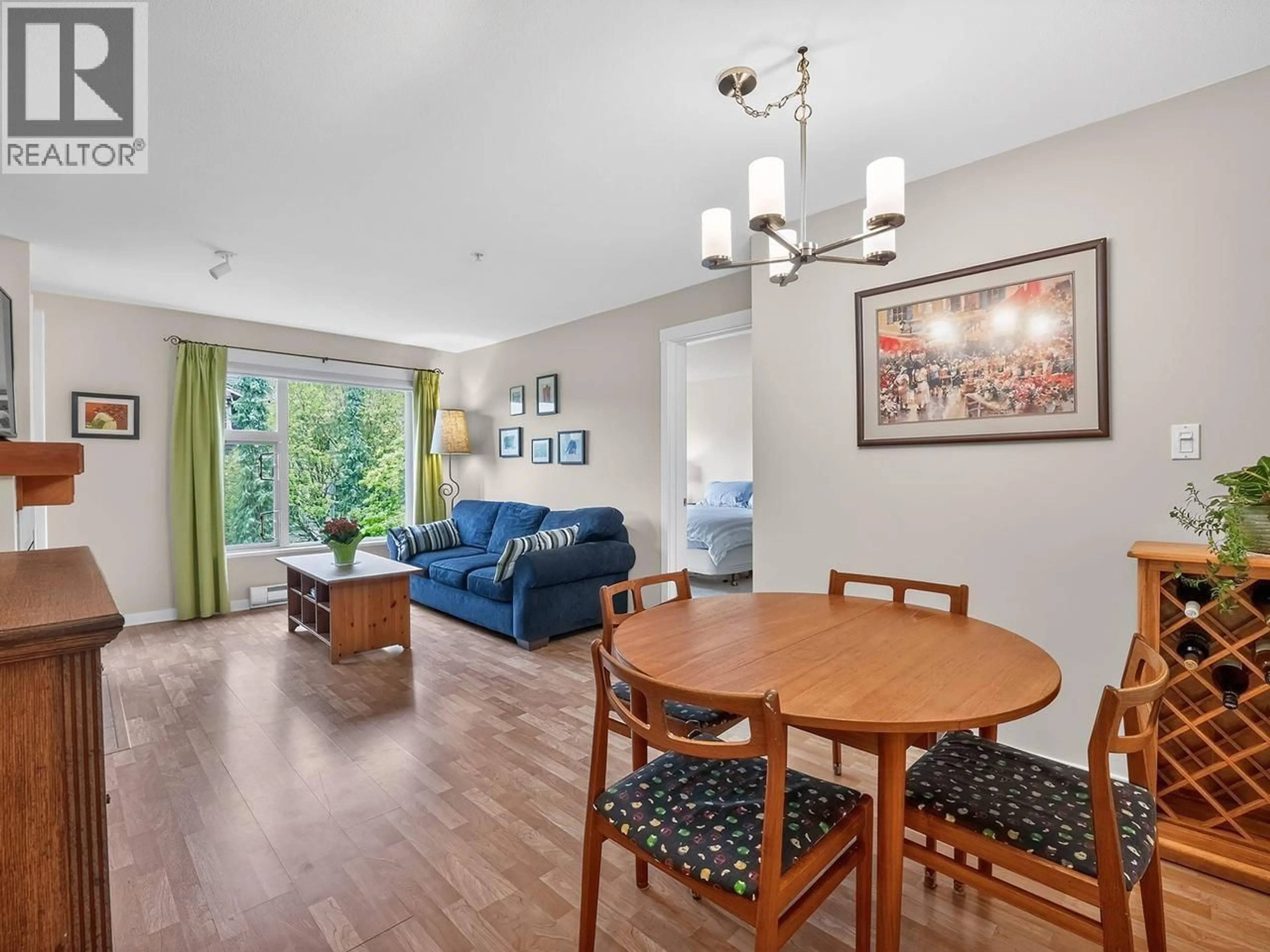 Living room with furniture, wood/laminate floor for 304 - 675 PARK CRESCENT, New Westminster British Columbia V3L5W4