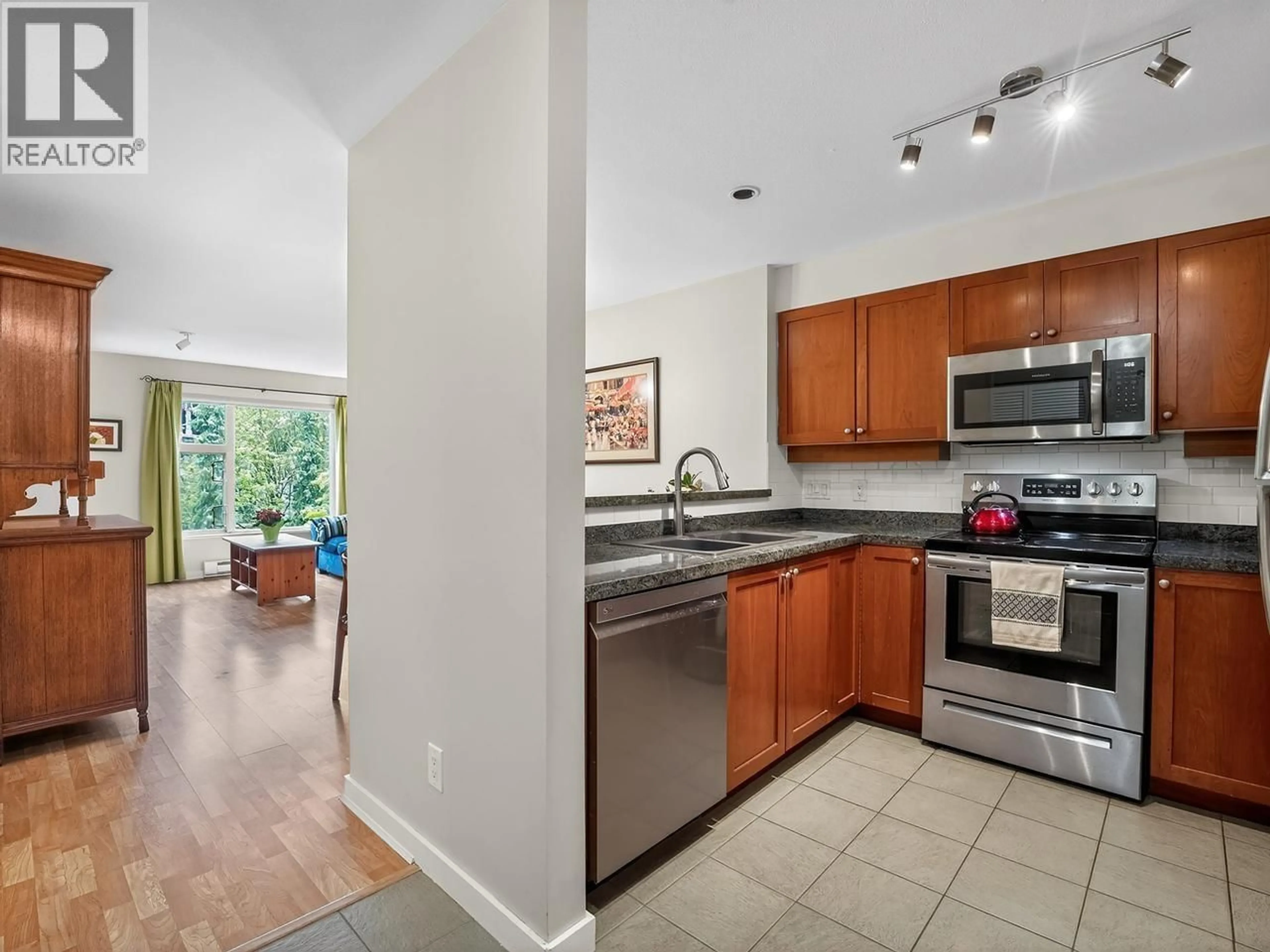 Open concept kitchen, unknown for 304 - 675 PARK CRESCENT, New Westminster British Columbia V3L5W4