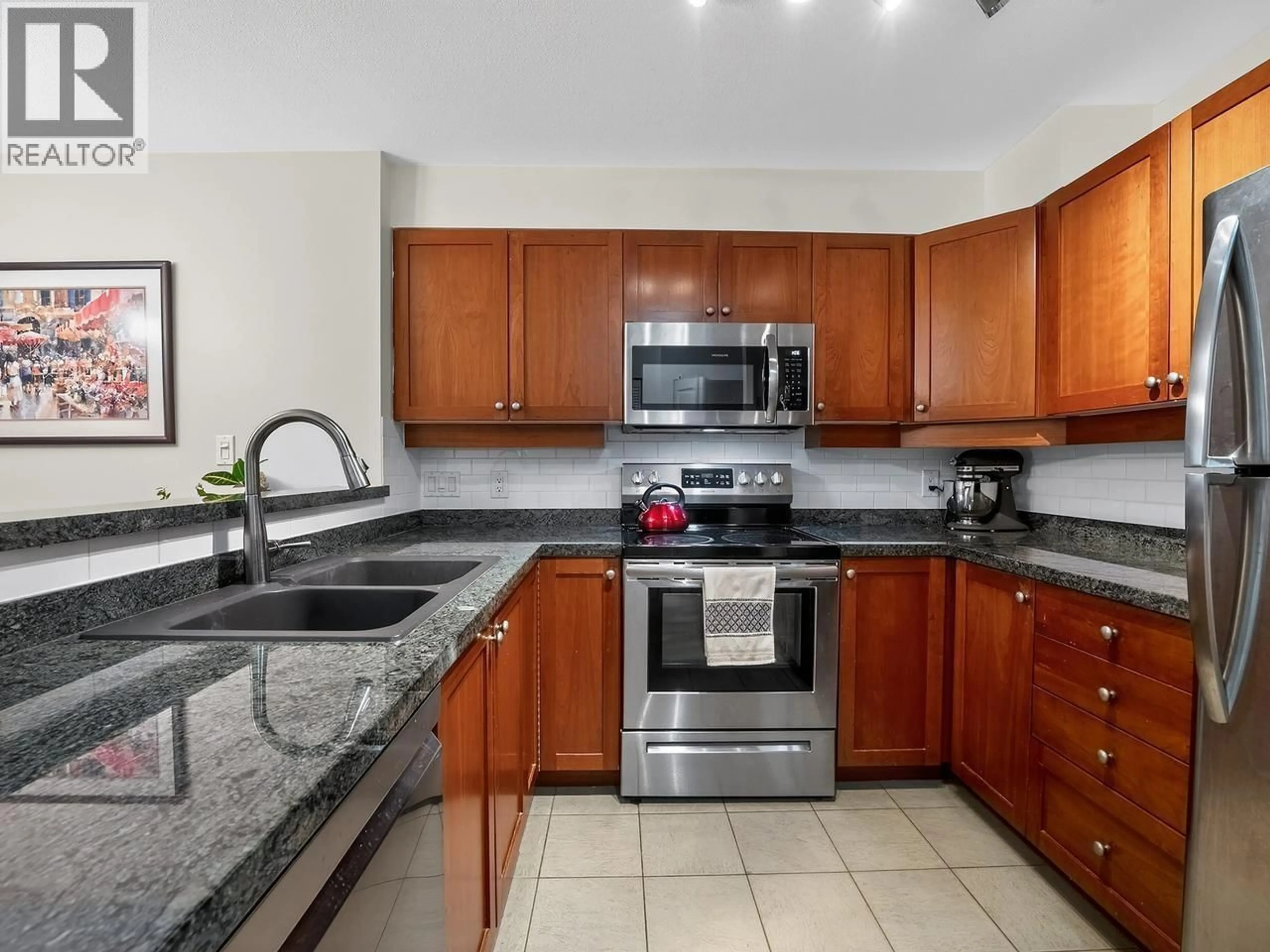Standard kitchen, ceramic/tile floor for 304 - 675 PARK CRESCENT, New Westminster British Columbia V3L5W4