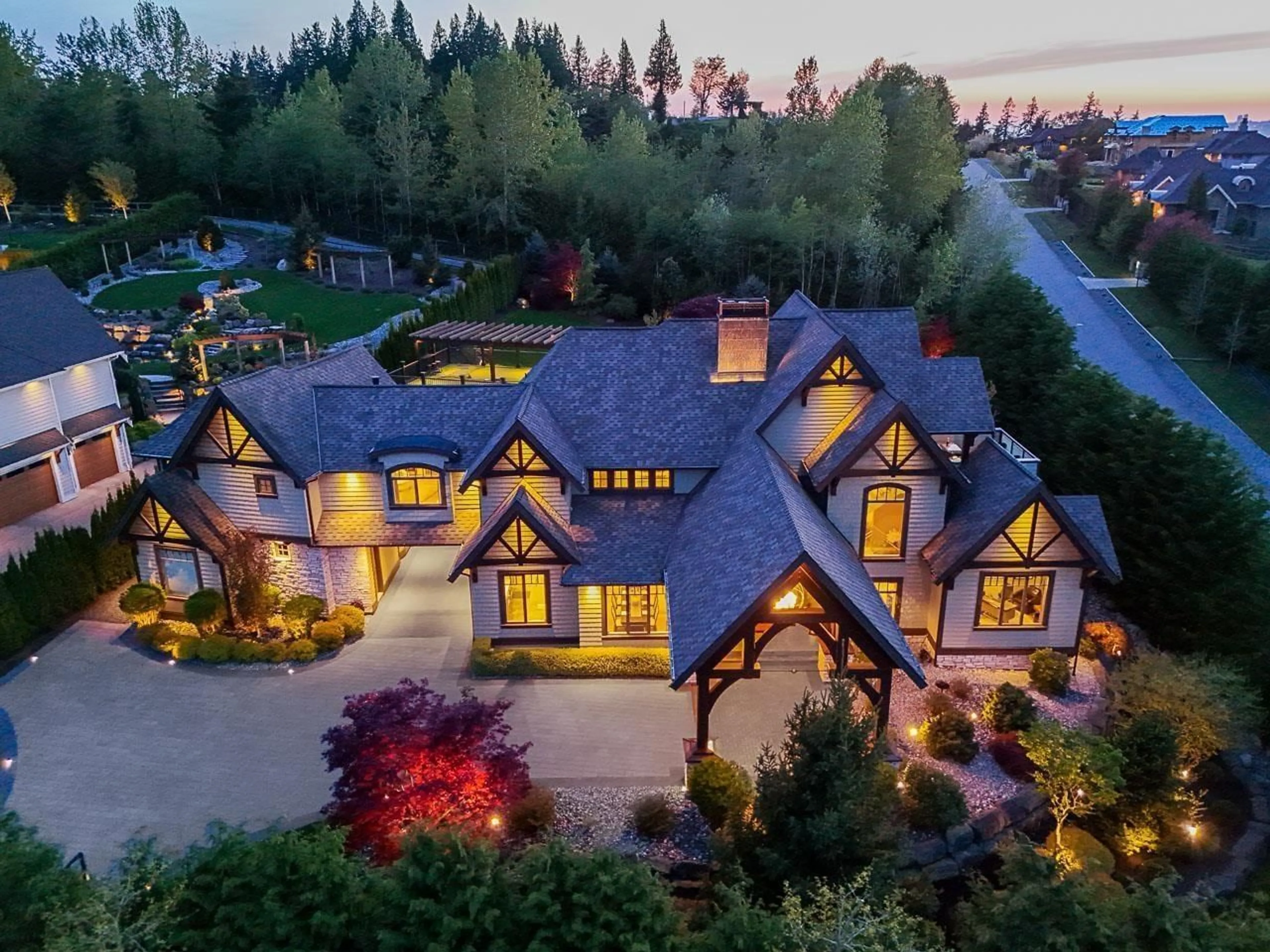A pic from outside/outdoor area/front of a property/back of a property/a pic from drone, street for 323 198 STREET, Langley British Columbia V2Z0A6