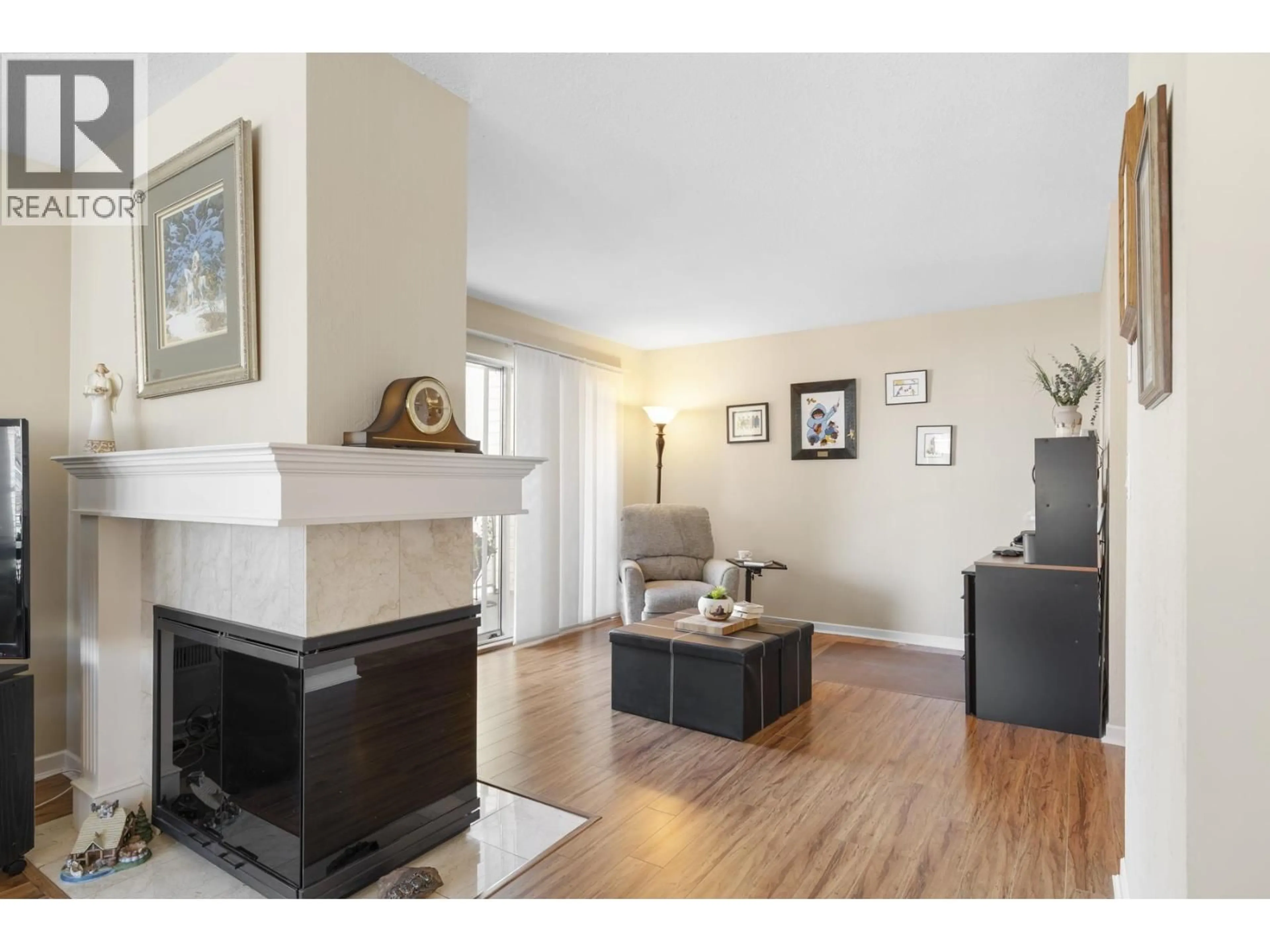 Living room with furniture, wood/laminate floor for 208 - 22611 116 AVENUE, Maple Ridge British Columbia V2X0W7