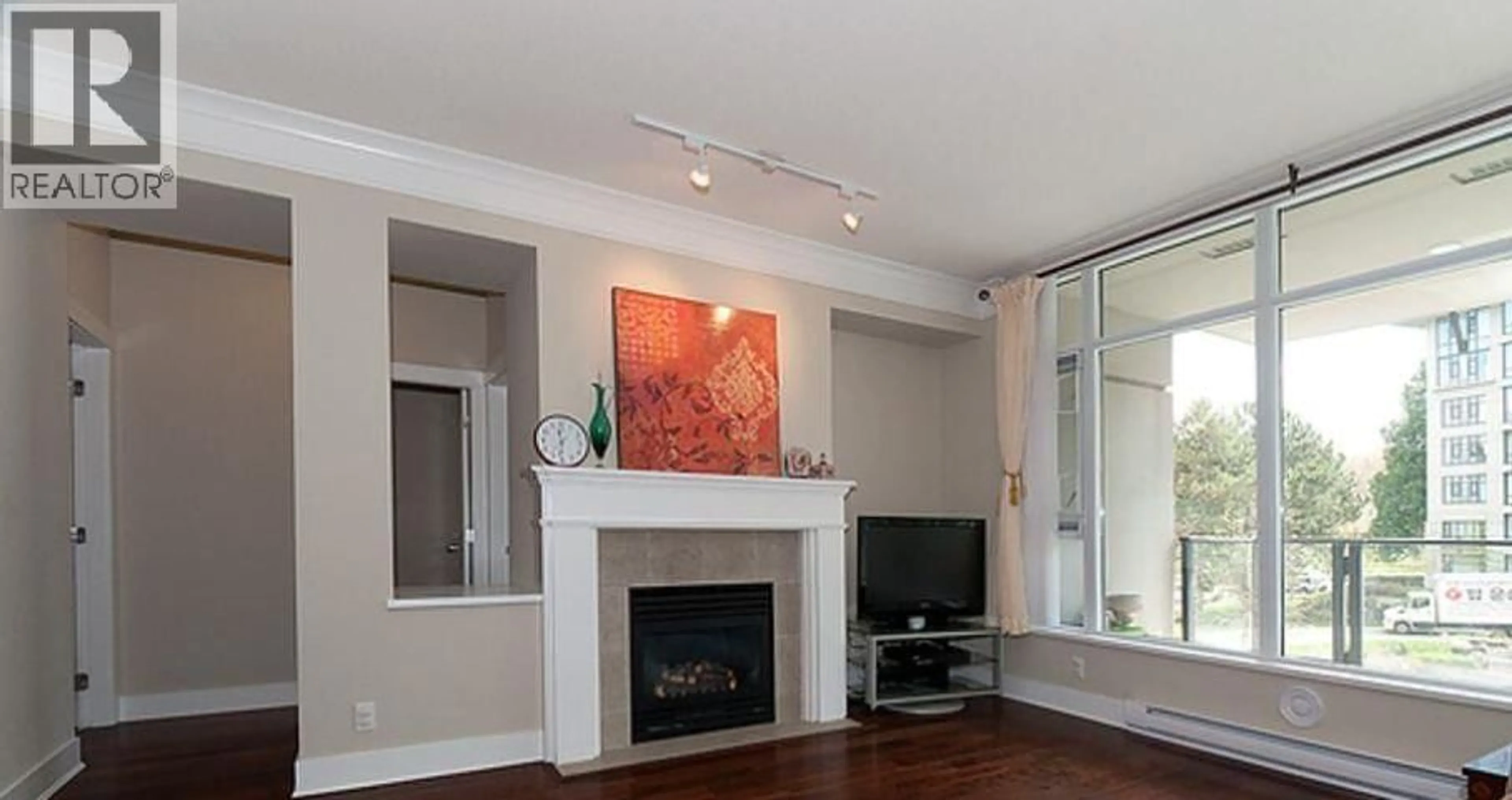 Living room with furniture, wood/laminate floor for 320 - 4685 VALLEY DRIVE, Vancouver British Columbia V6J5M2