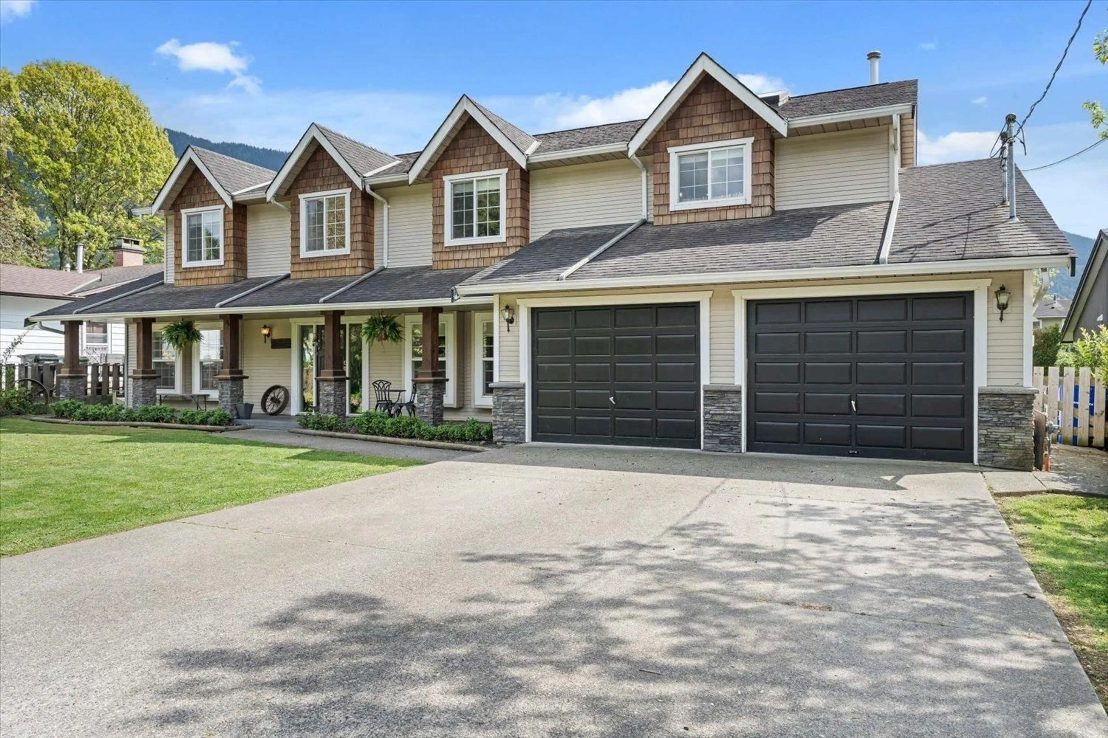 Home with vinyl exterior material, street for 42302 KNOX AVENUE, Yarrow British Columbia V2R5E1