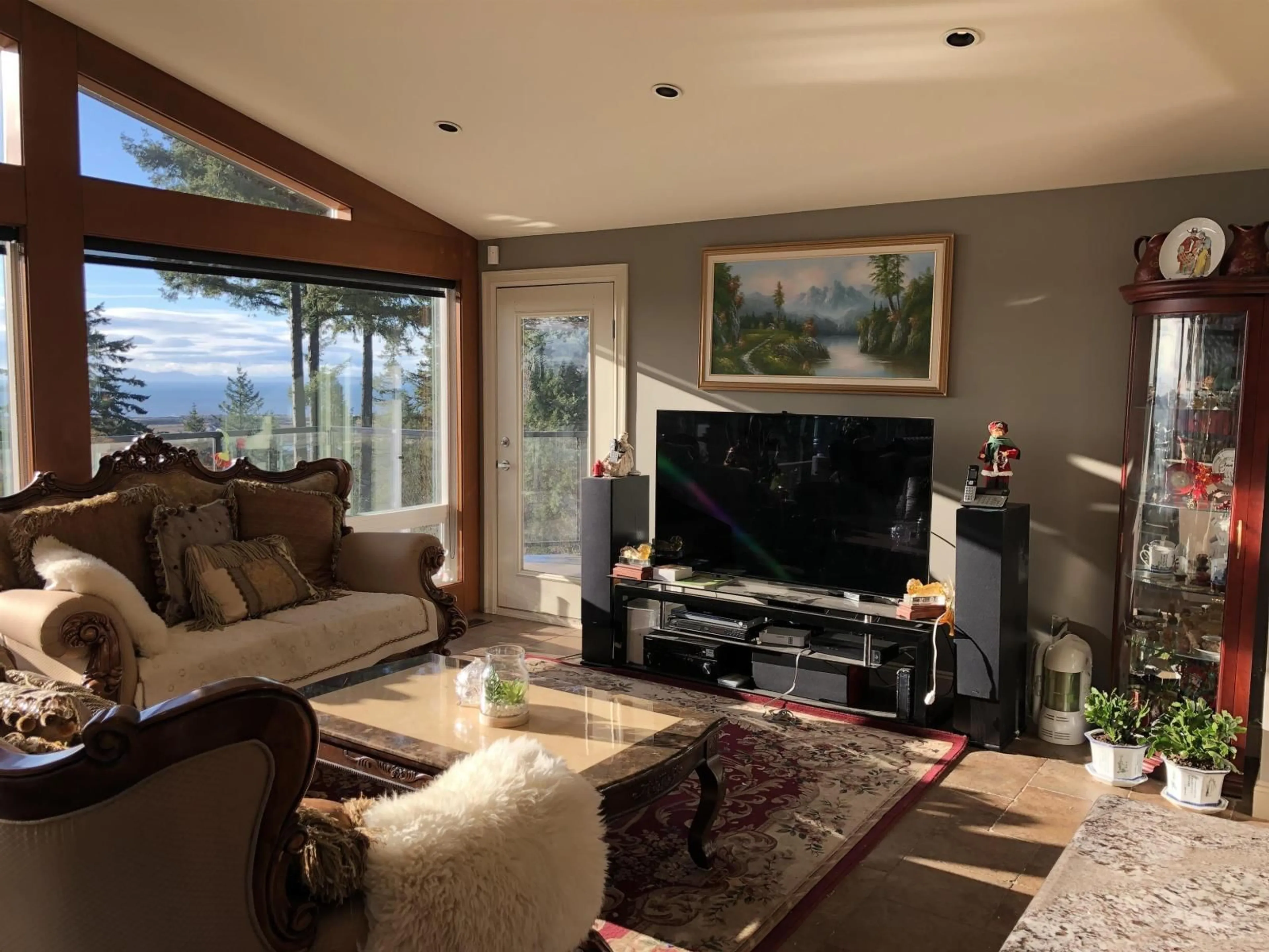 Living room with furniture, unknown for 13634 56 AVENUE, Surrey British Columbia V3X2Z8