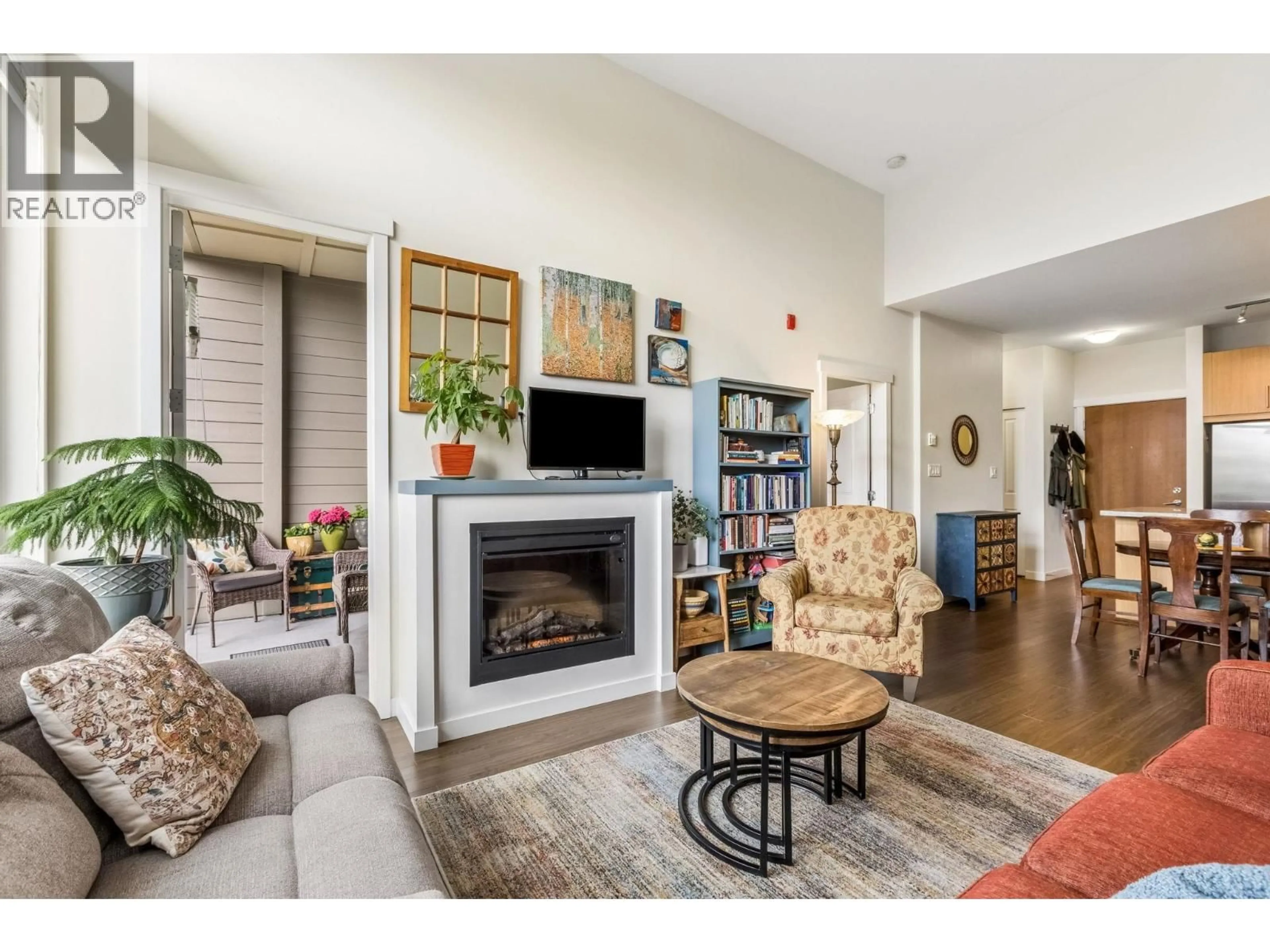 Living room with furniture, unknown for 404 - 159 22ND STREET, North Vancouver British Columbia V7M0B6