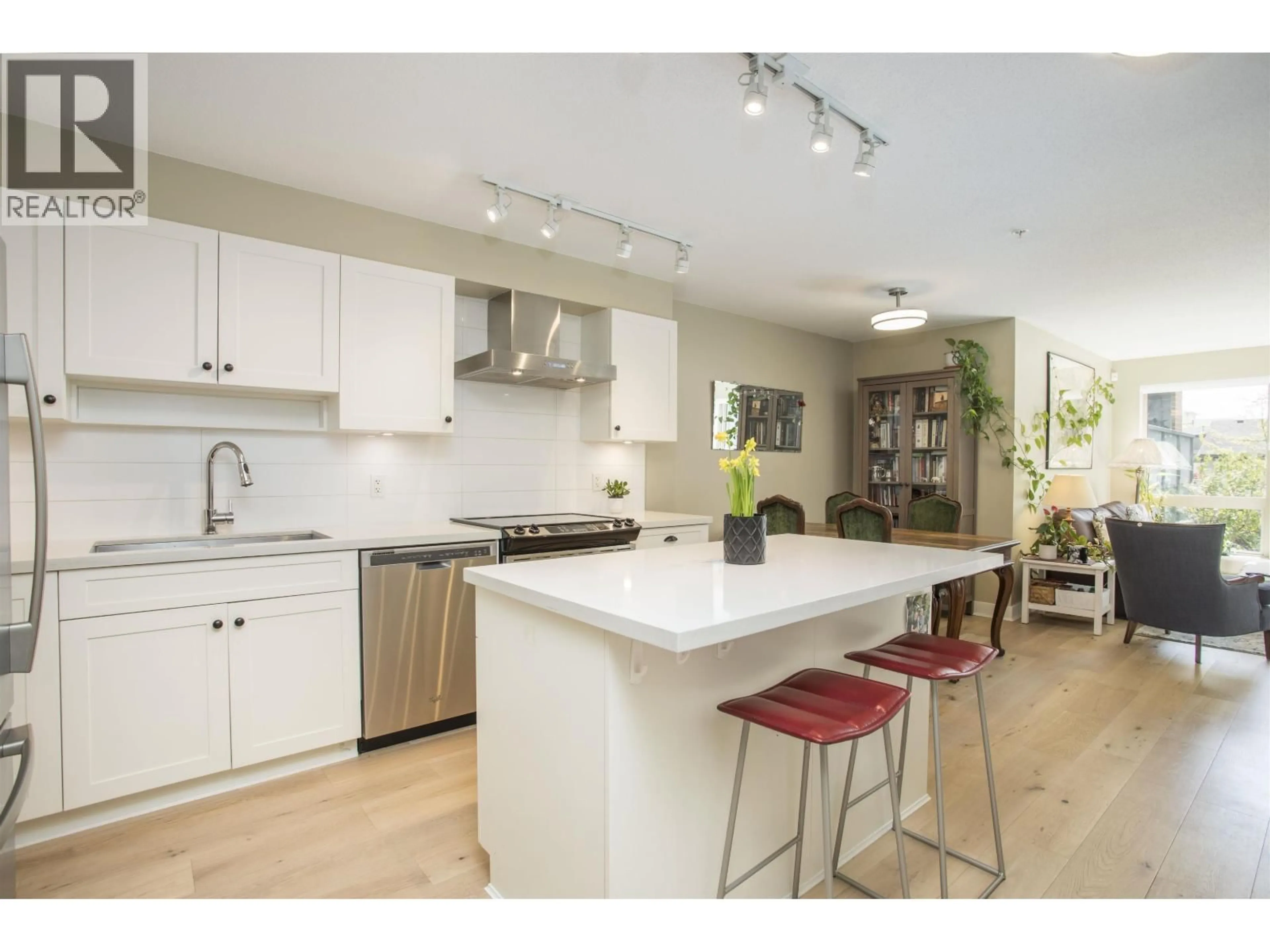 Open concept kitchen, unknown for 103 - 500 ROYAL AVENUE, New Westminster British Columbia V3L0G5