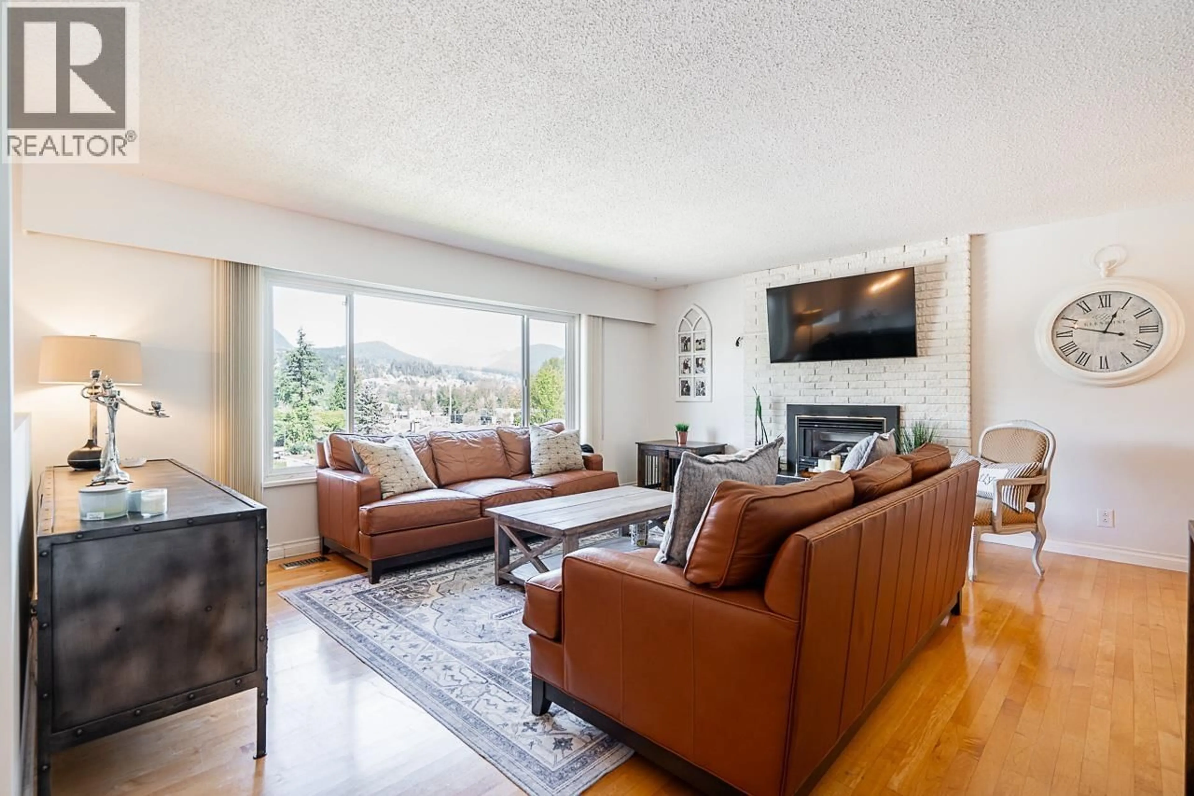 Living room with furniture, unknown for 1062 SPAR DRIVE, Coquitlam British Columbia V3H3G8