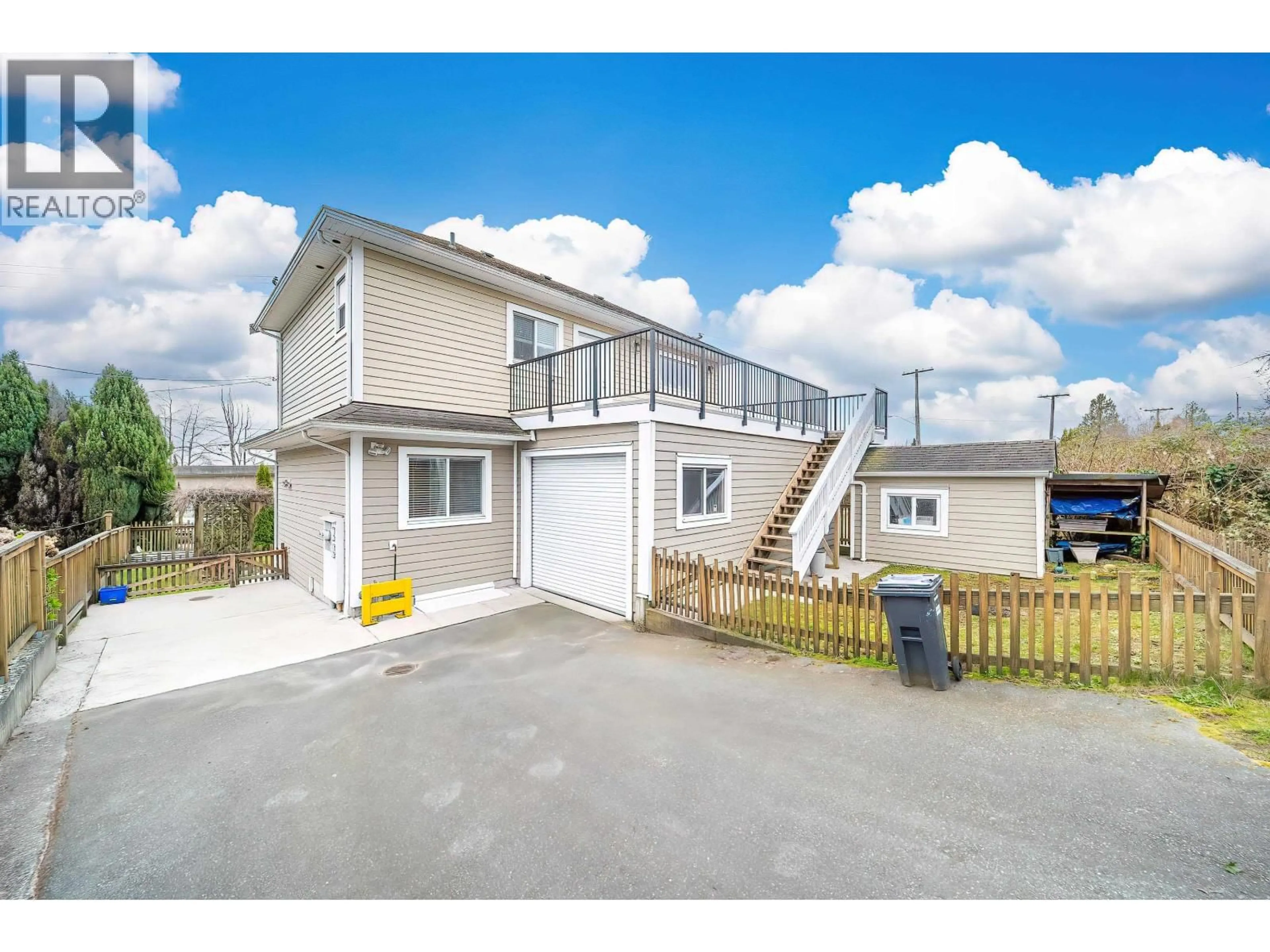 A pic from outside/outdoor area/front of a property/back of a property/a pic from drone, unknown for 2123 SEVENTH AVENUE, New Westminster British Columbia V3M2L7