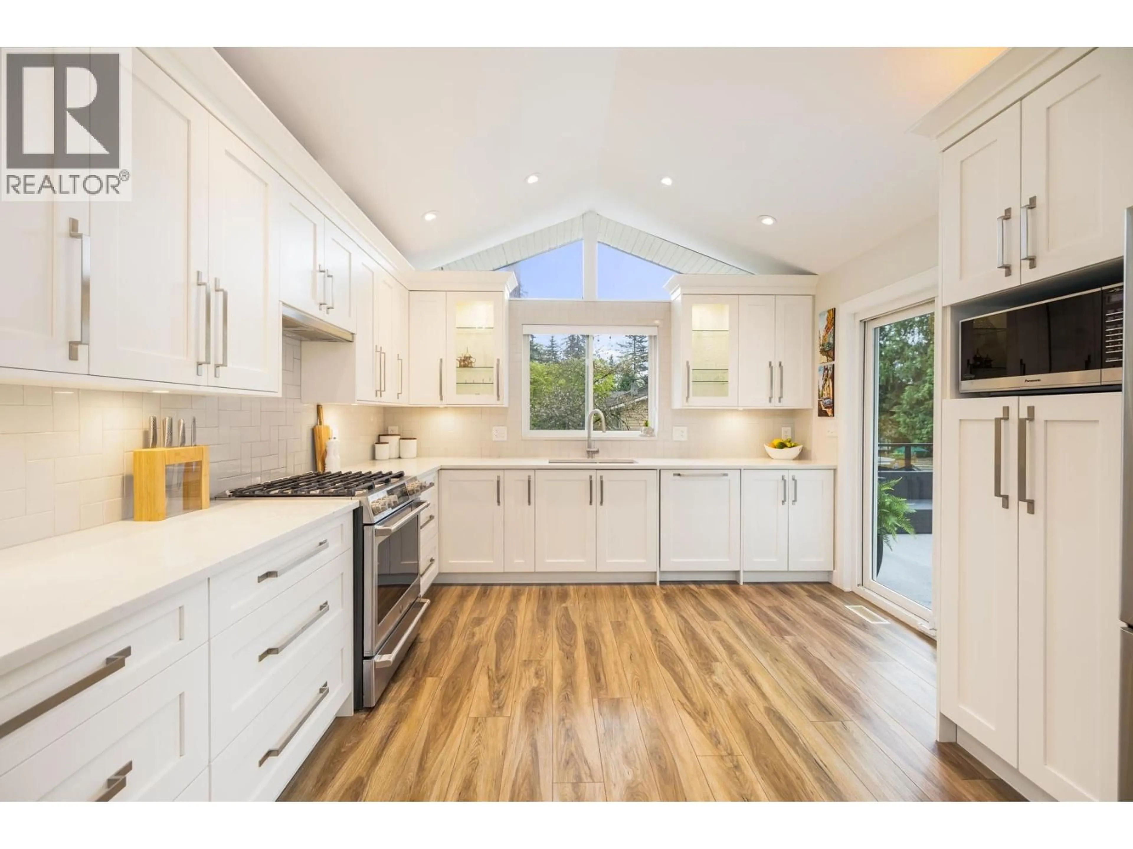 Open concept kitchen, unknown for 2511 BOSWELL AVENUE, North Vancouver British Columbia V7H1L8