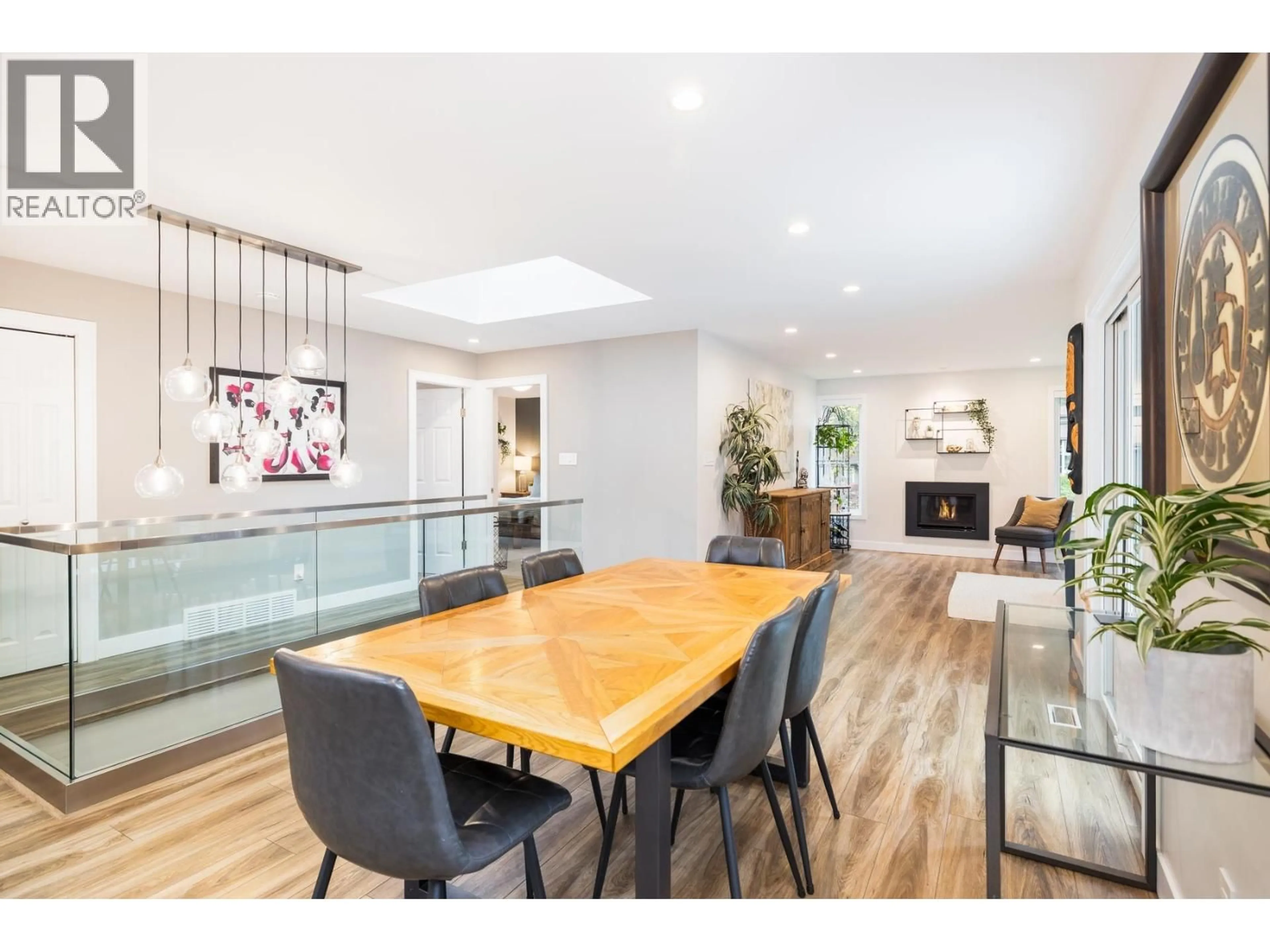 Dining room, wood/laminate floor for 2511 BOSWELL AVENUE, North Vancouver British Columbia V7H1L8