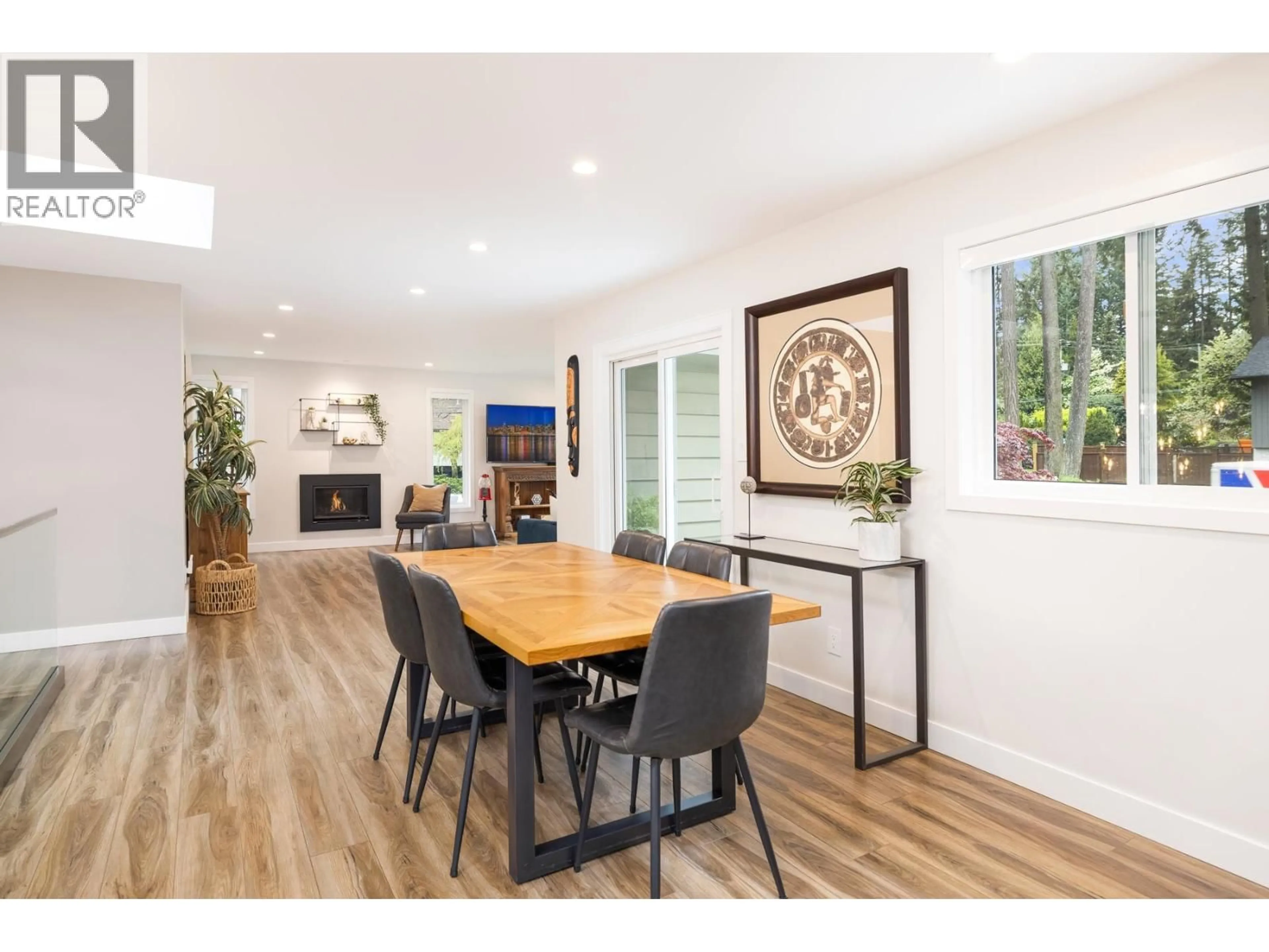 Dining room, wood/laminate floor for 2511 BOSWELL AVENUE, North Vancouver British Columbia V7H1L8
