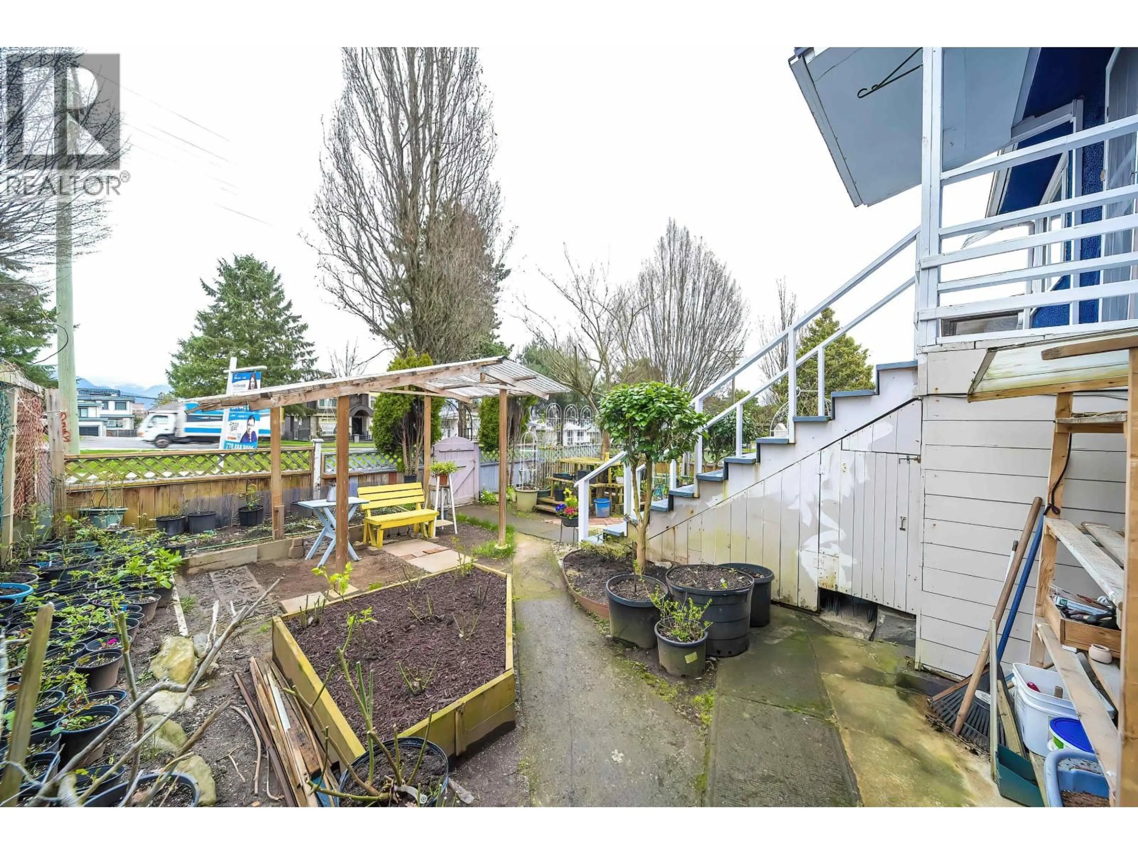 A pic from outside/outdoor area/front of a property/back of a property/a pic from drone, street for 3134 1ST AVENUE, Vancouver British Columbia V5M1B5