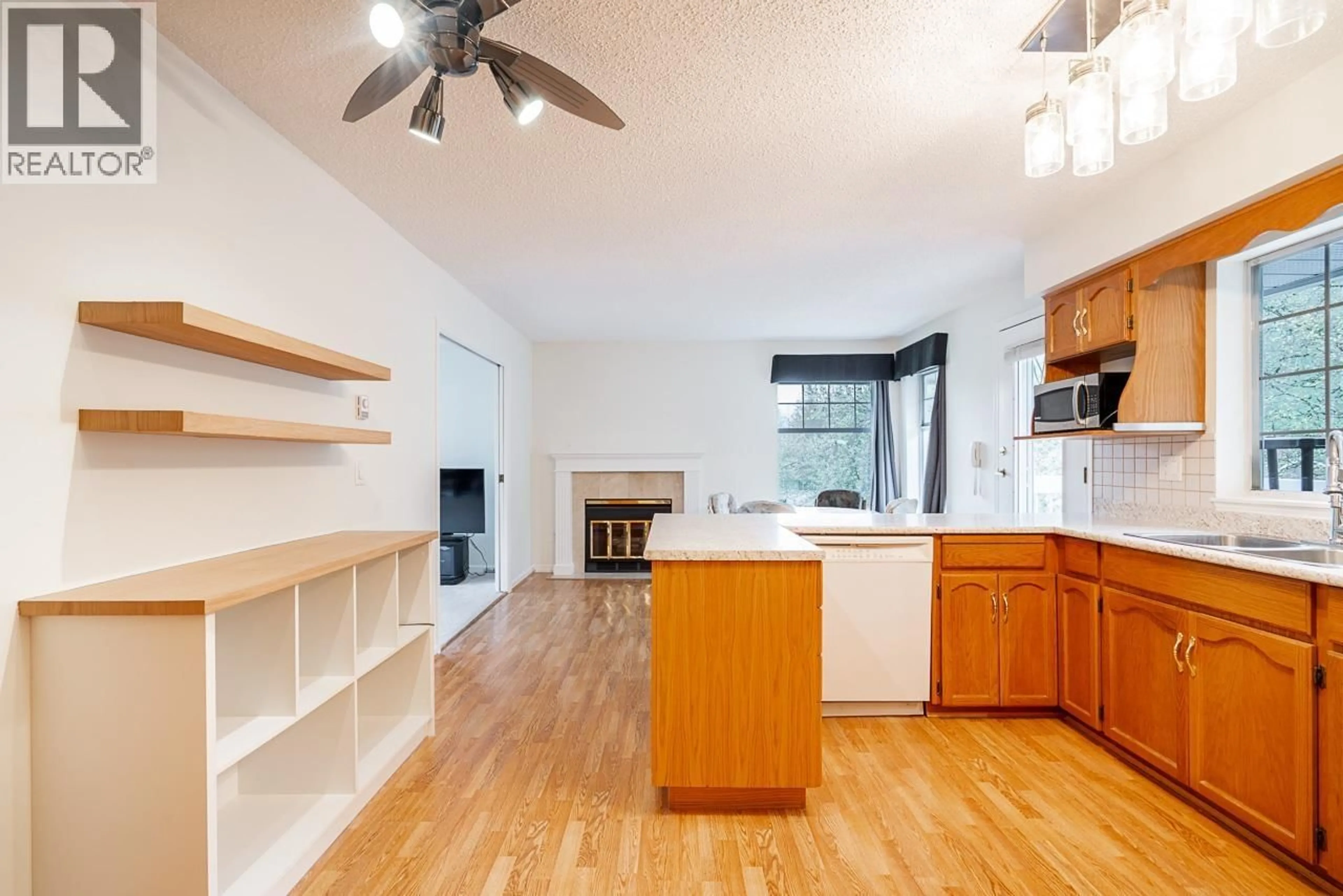 Open concept kitchen, wood/laminate floor for 318 - 22514 116 AVENUE, Maple Ridge British Columbia V2X0N8