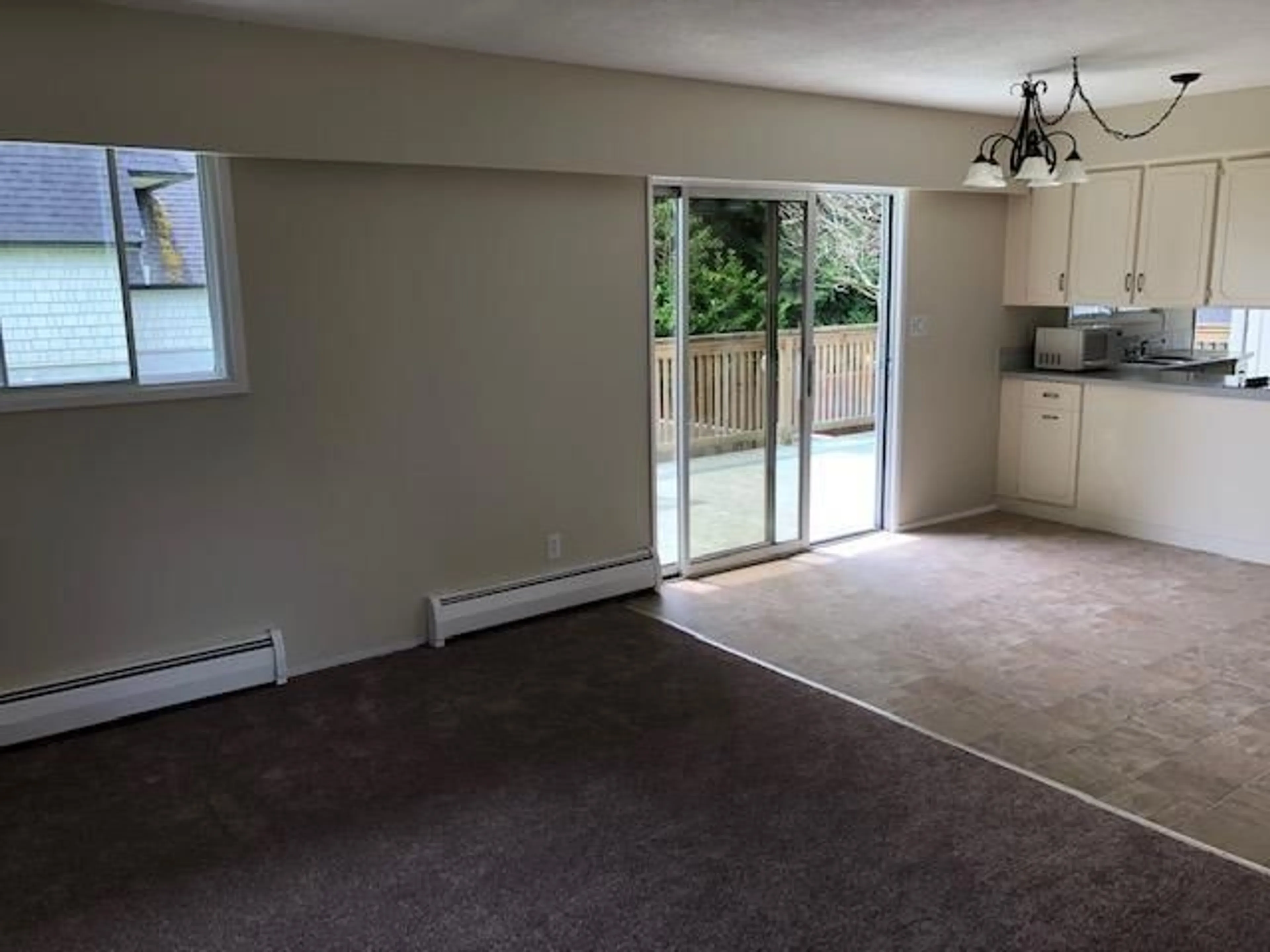 A pic of a room for 14150 BLACKBURN AVENUE, White Rock British Columbia V4B2Z7