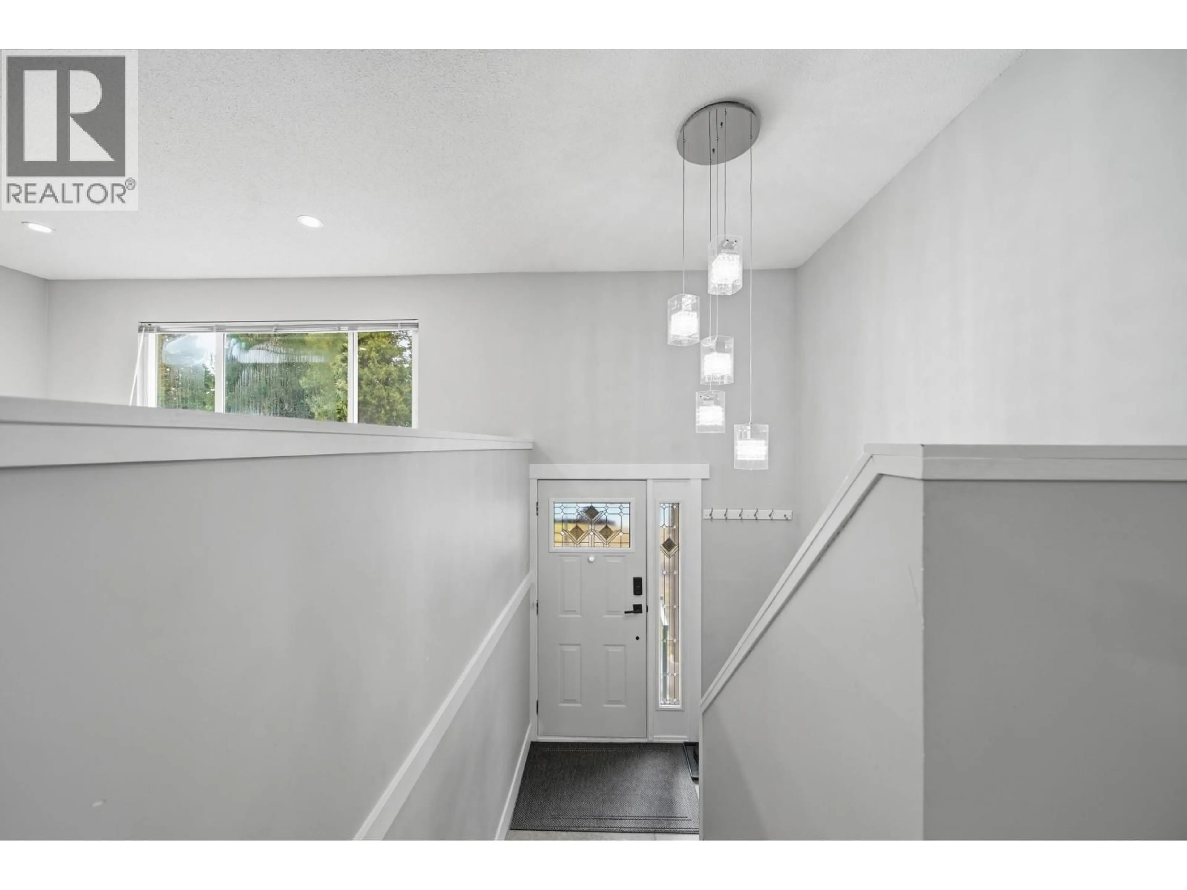 Indoor entryway for 21139 COOK AVENUE, Maple Ridge British Columbia V2X7P7