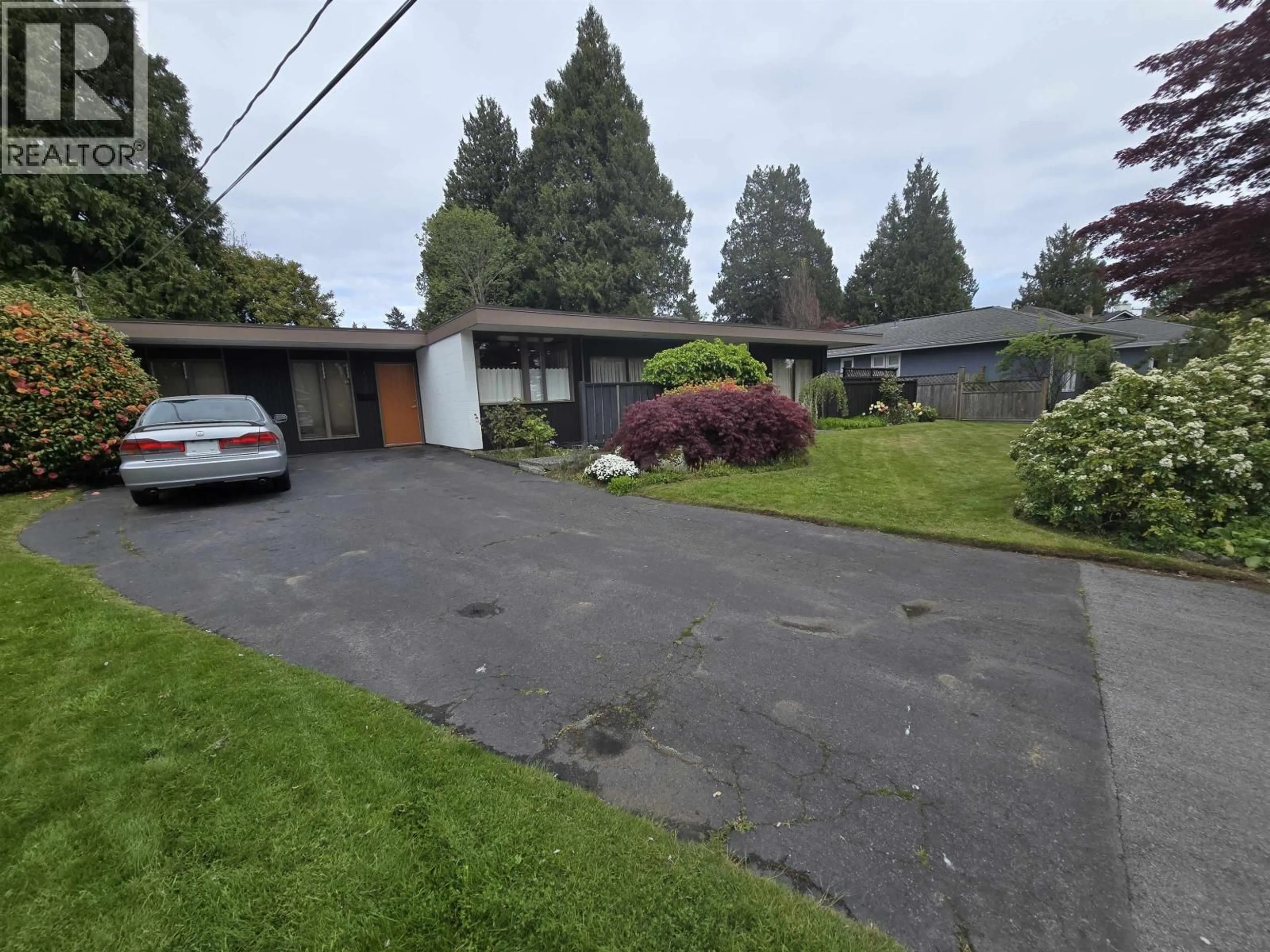 A pic from outside/outdoor area/front of a property/back of a property/a pic from drone, street for 1042 KUMA CRESCENT, Delta British Columbia V4M2K9