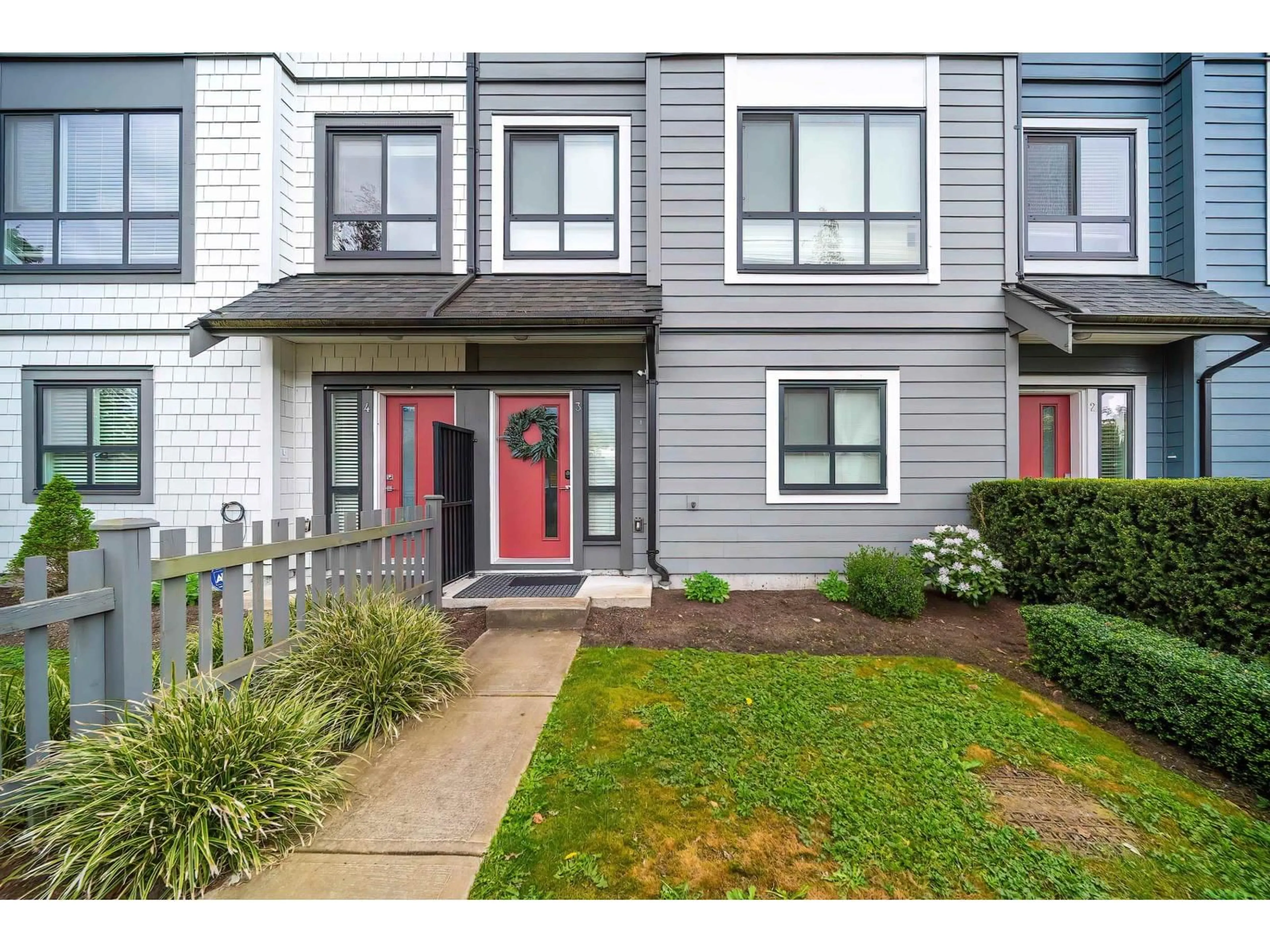 Indoor entryway for 3 - 16760 25 AVENUE, Surrey British Columbia V3Z0W4