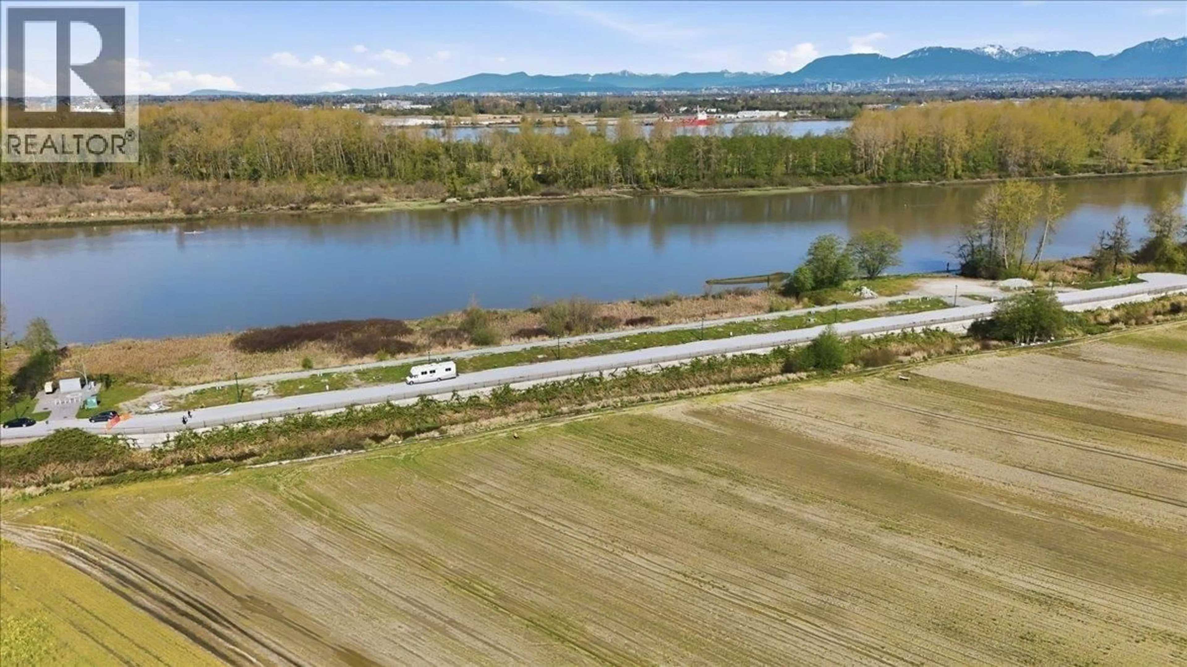 A pic from outside/outdoor area/front of a property/back of a property/a pic from drone, water/lake/river/ocean view for 6345 RIVER ROAD, Delta British Columbia V4K5E3