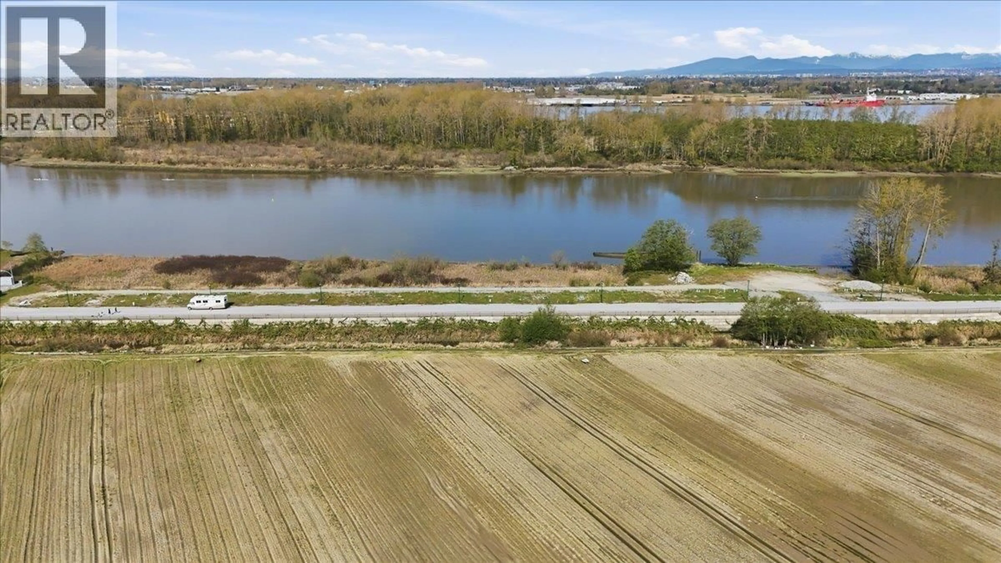 A pic from outside/outdoor area/front of a property/back of a property/a pic from drone, water/lake/river/ocean view for 6345 RIVER ROAD, Delta British Columbia V4K5E3