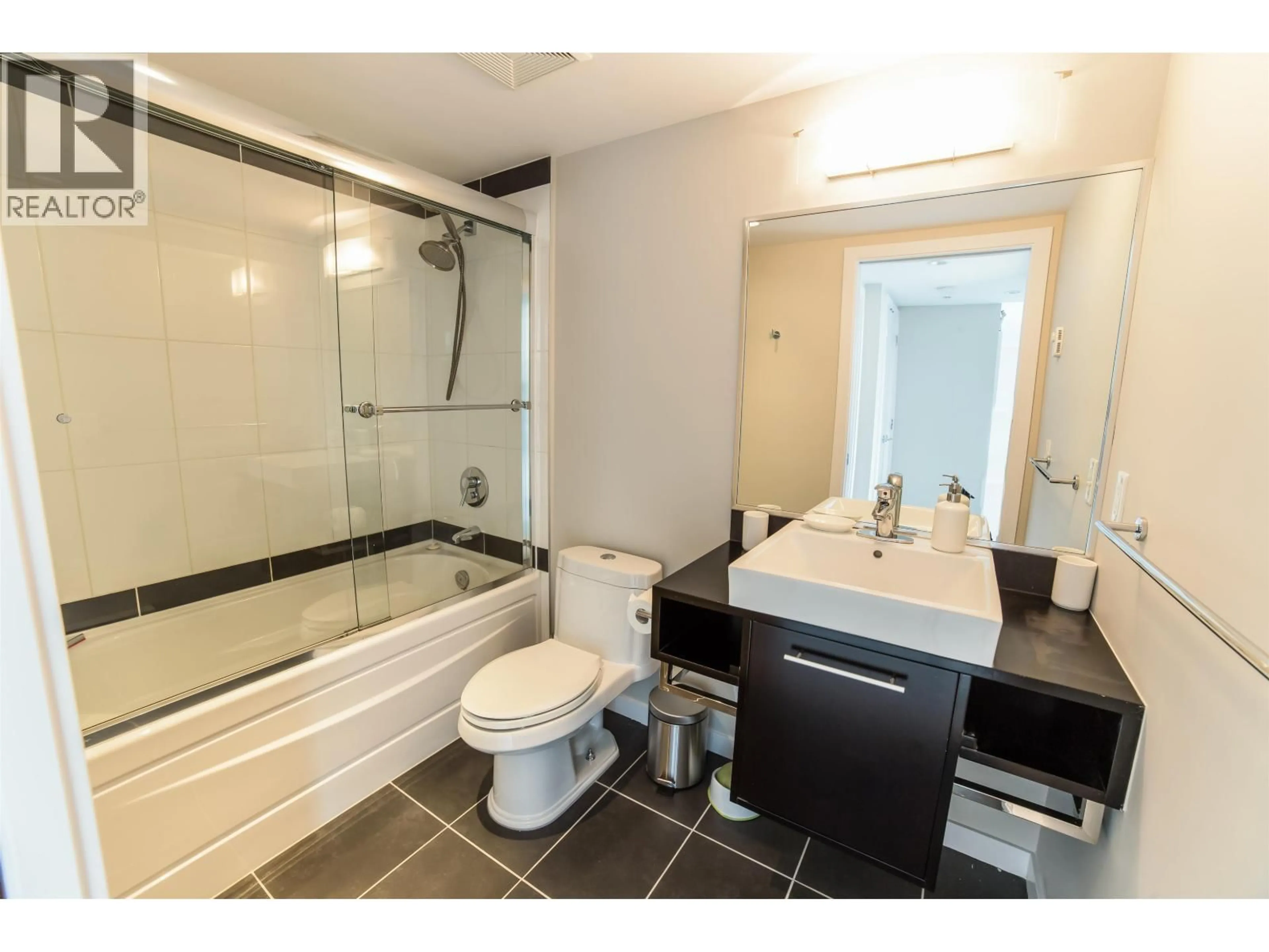 Standard bathroom, ceramic/tile floor for 707 - 633 ABBOTT STREET, Vancouver British Columbia V6B0J3