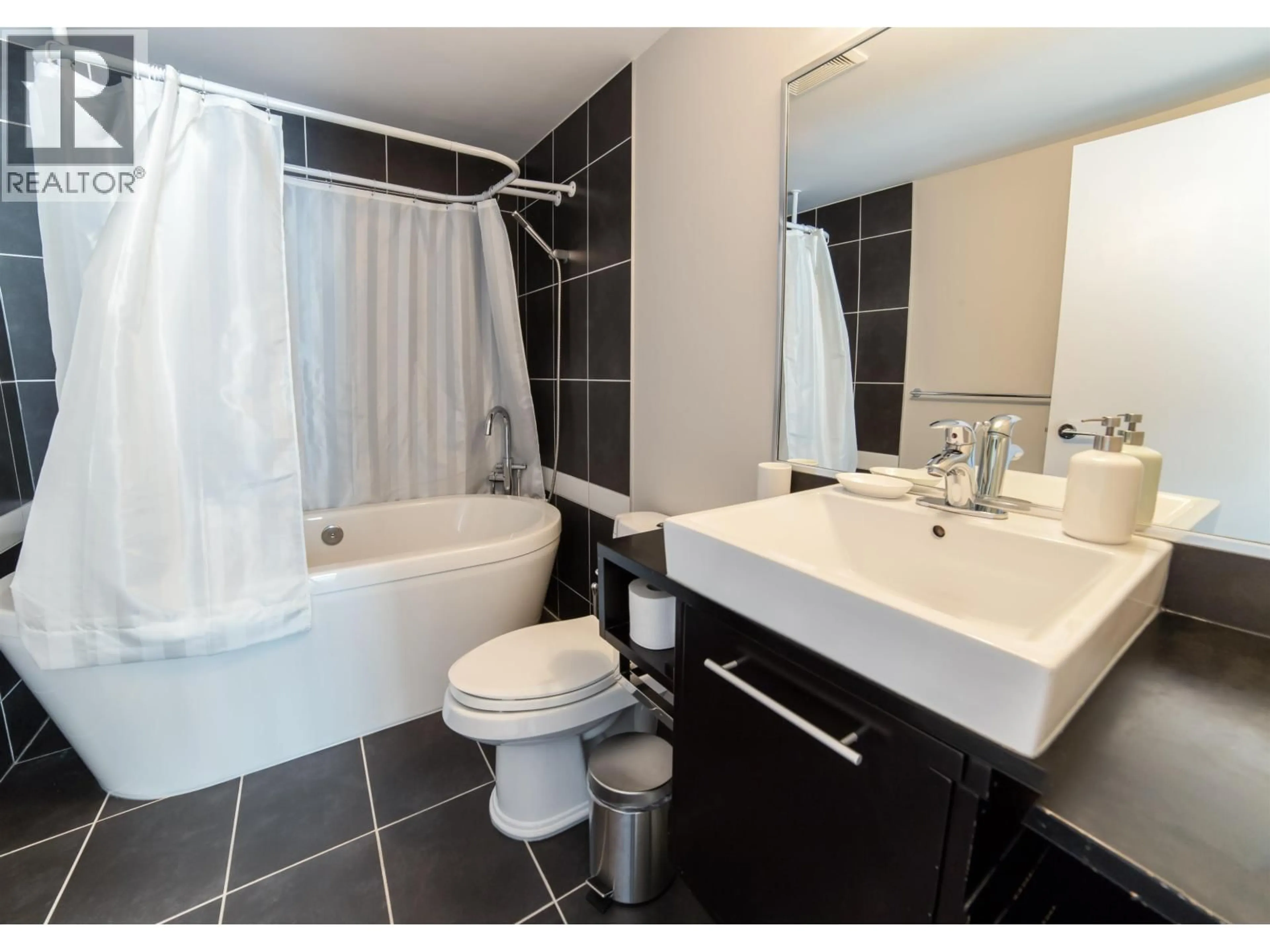Standard bathroom, ceramic/tile floor for 707 - 633 ABBOTT STREET, Vancouver British Columbia V6B0J3
