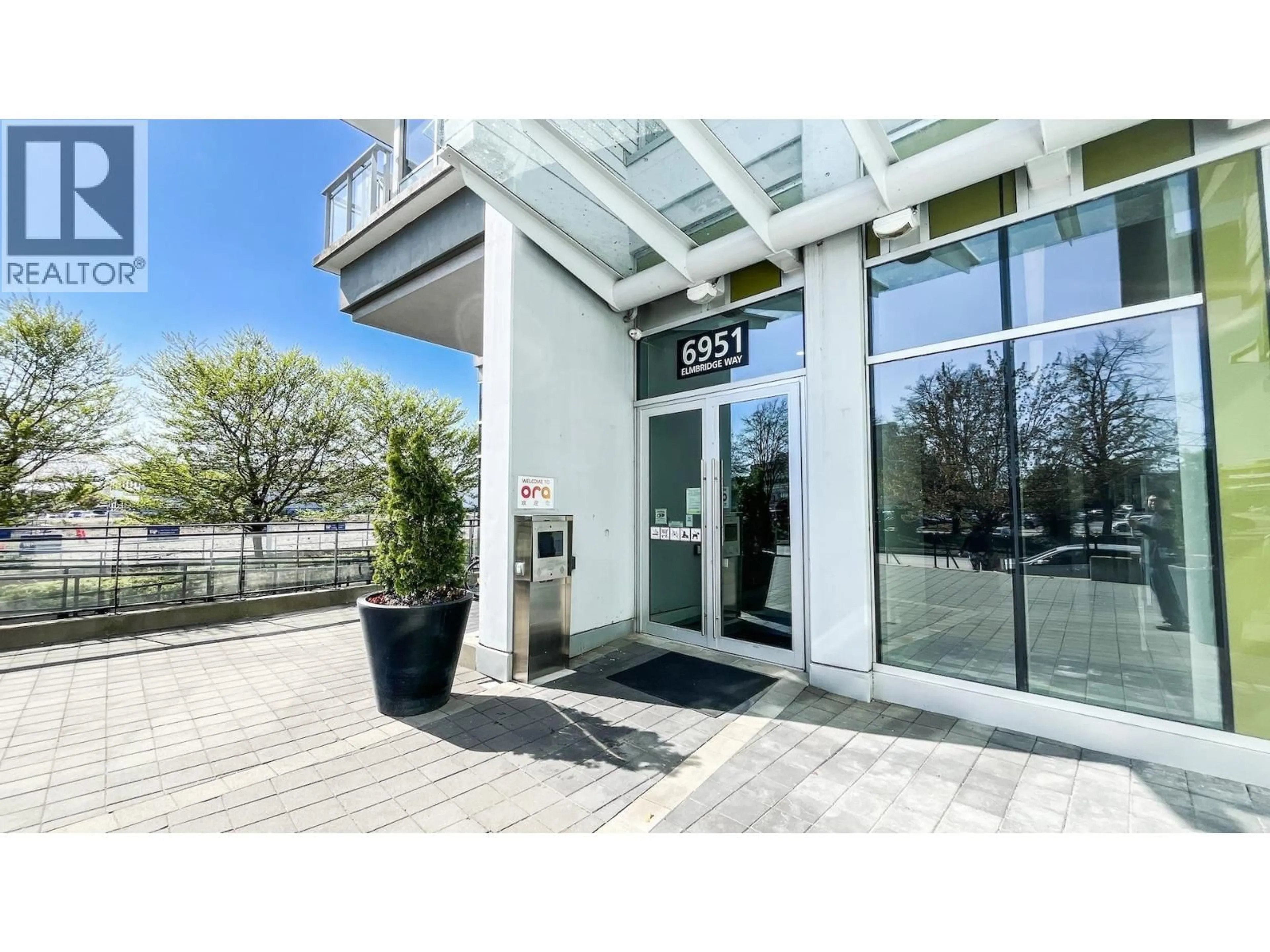 Indoor foyer for 1008 - 6951 ELMBRIDGE WAY, Richmond British Columbia V7C0A4