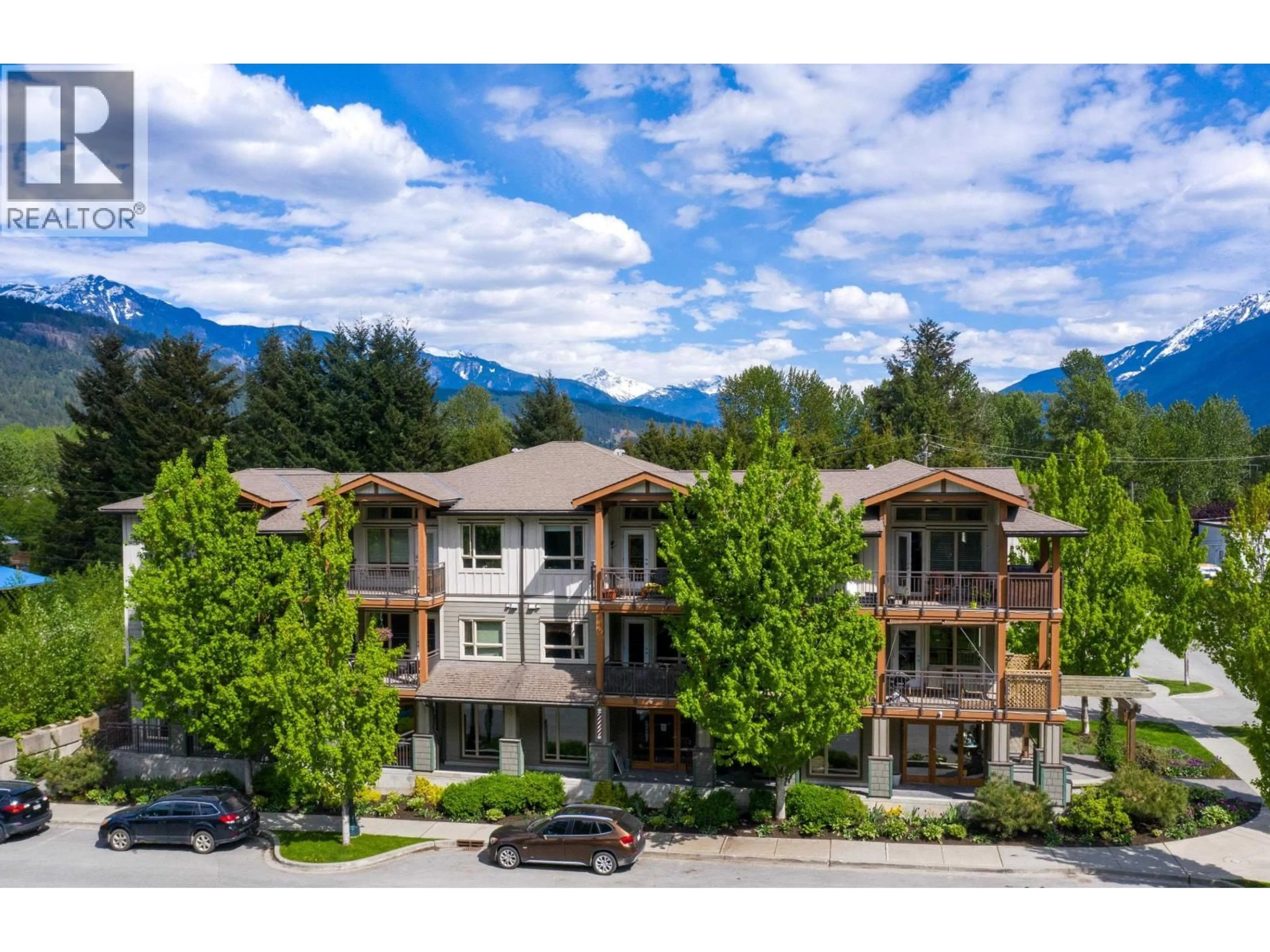 A pic from outside/outdoor area/front of a property/back of a property/a pic from drone, mountain view for 4 - 7450 PROSPECT STREET, Pemberton British Columbia V0N2L1