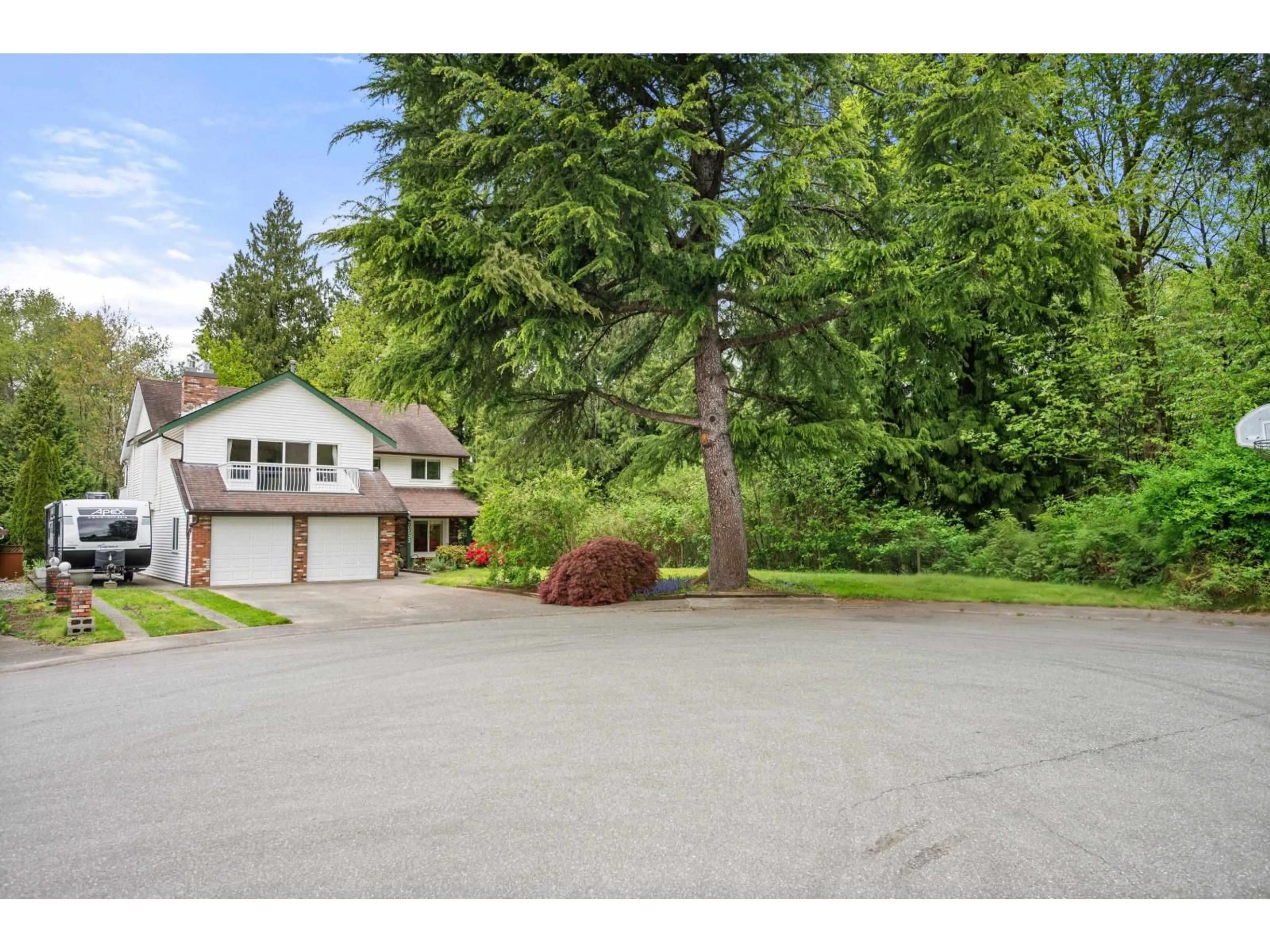 A pic from outside/outdoor area/front of a property/back of a property/a pic from drone, street for 20533 TELEGRAPH TRAIL, Langley British Columbia V1M1A7